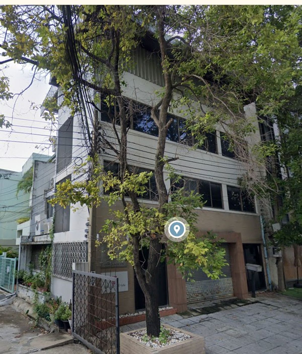 For RentHome OfficeSukhumvit, Asoke, Thonglor : 🔥 For rent, 4 -story building, Thong Sukhumvit 61, near BTS Ekkamai 🔥 🏢 Building 4 floors | Area 250 sq.m. | Only 150,000 baht/month 💰