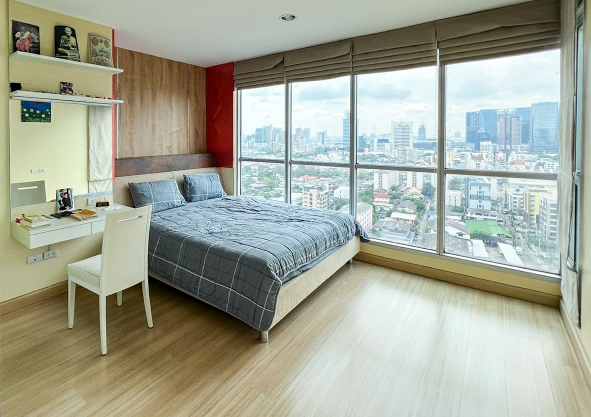 For SaleCondoLadprao, Central Ladprao : 📍 Request to releasing the life condo at Ladprao 18 rooms, high corners, city views, only 4.75 million furniture And carrying the bag in the MRT Lat Phrao for only 250 meters. Walk for just 3 minutes.