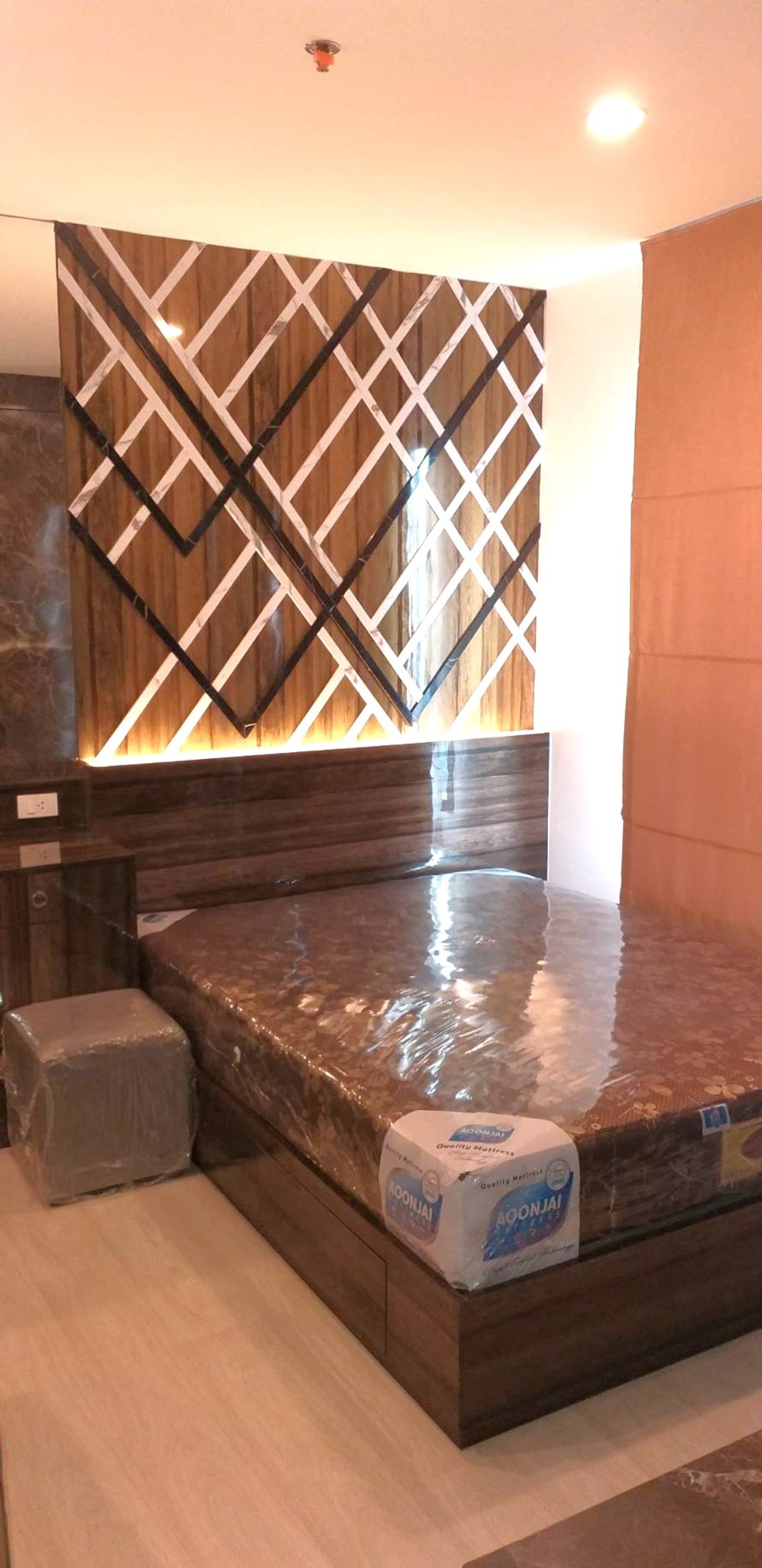 ให้เช่าคอนโดพระราม 9 เพชรบุรีตัดใหม่ RCA : LIFE ASOKE  ✨  Studio ห้องไม่บังวิว  📞 083-601-0968