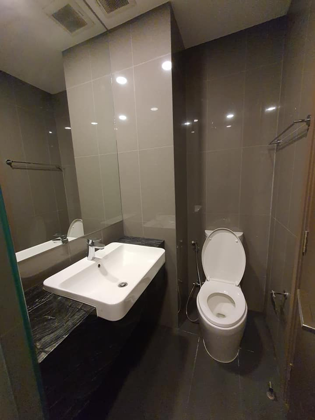 For RentCondoSiam Paragon ,Chulalongkorn,Samyan : Ashton Chula Silom【𝐑𝐄𝐍𝐓】🔥 Experience luxury in the heart of the city. With complete amenities, near Chula 🔥 Contact Line ID: @hacondo