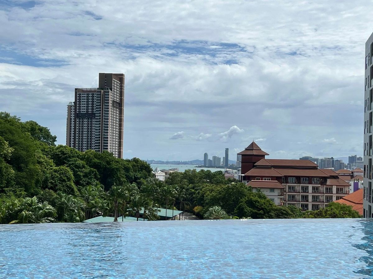 For SaleCondoPattaya, Bangsaen, Chonburi : Sell ​​The Axis Condo Pattaya, next to the palace.