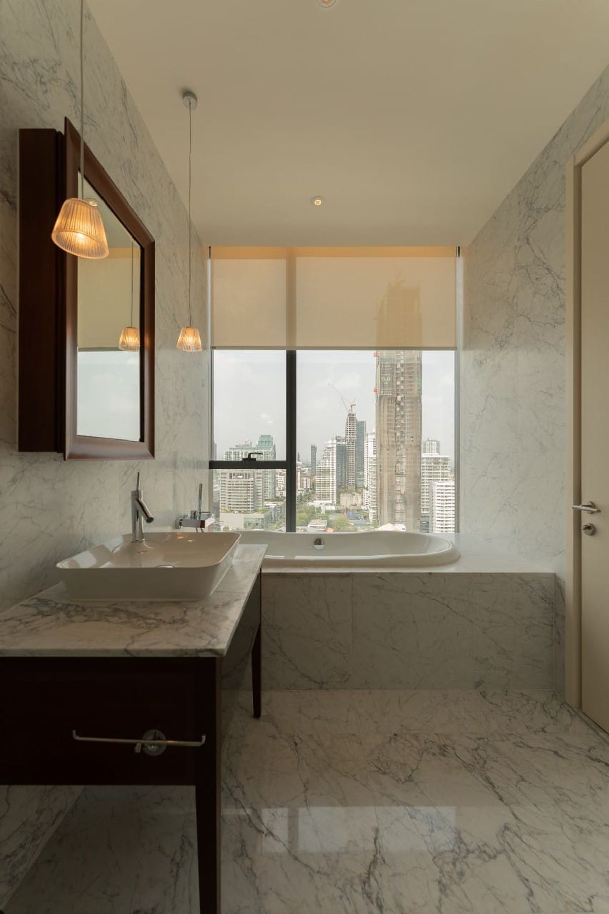 ให้เช่าคอนโดสุขุมวิท อโศก ทองหล่อ : คอนโด KHUN by YOO ห้องสวย เฟอร์นิเจอร์ครบ พร้อมเช่าอยู่