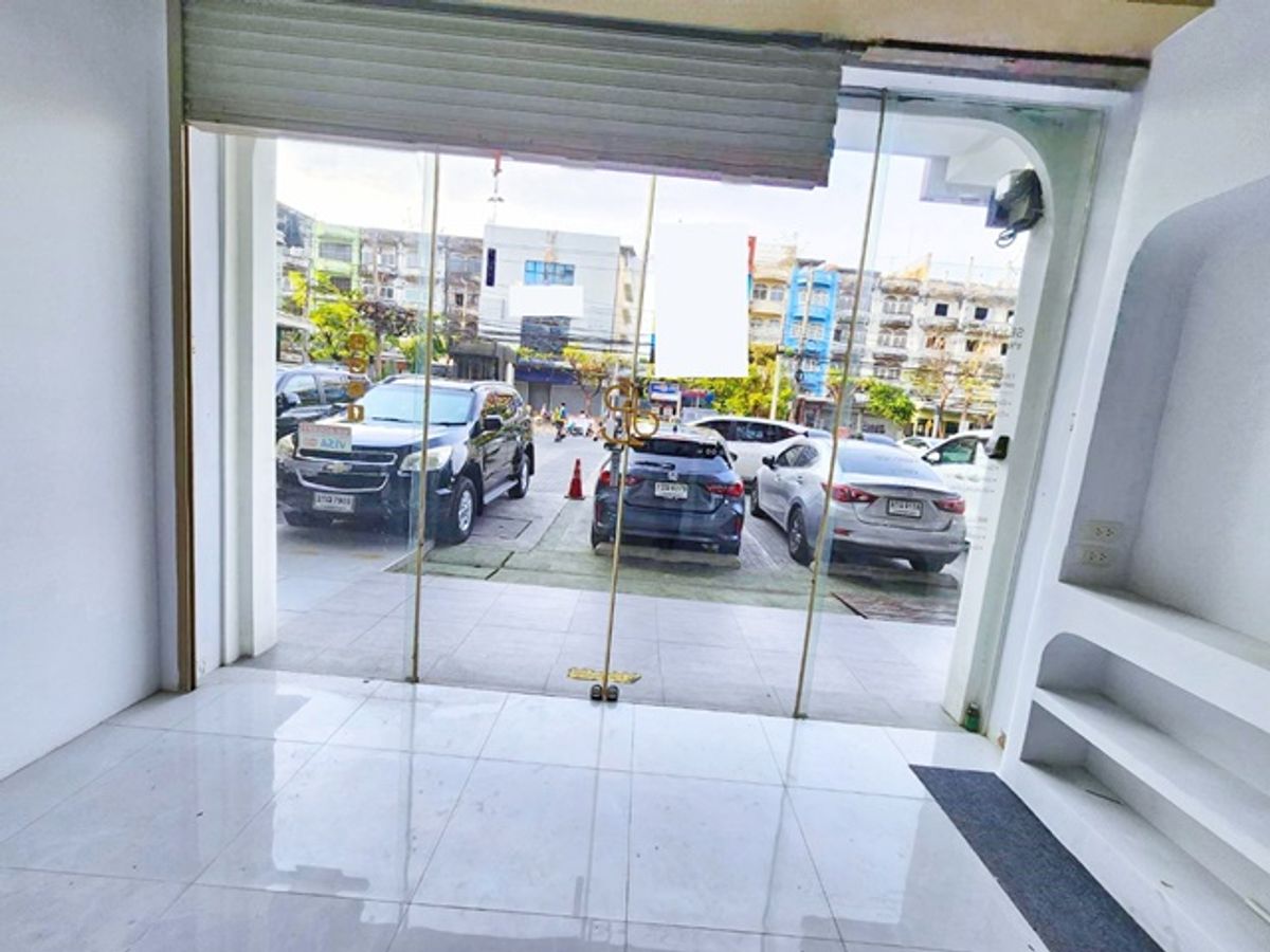 For RentShop HouseSilom, Saladaeng, Bangrak : BTS Onnut 1.77 km. On Nut Market for rent, 4th floor, 20 sq.w. 320 sq.m.