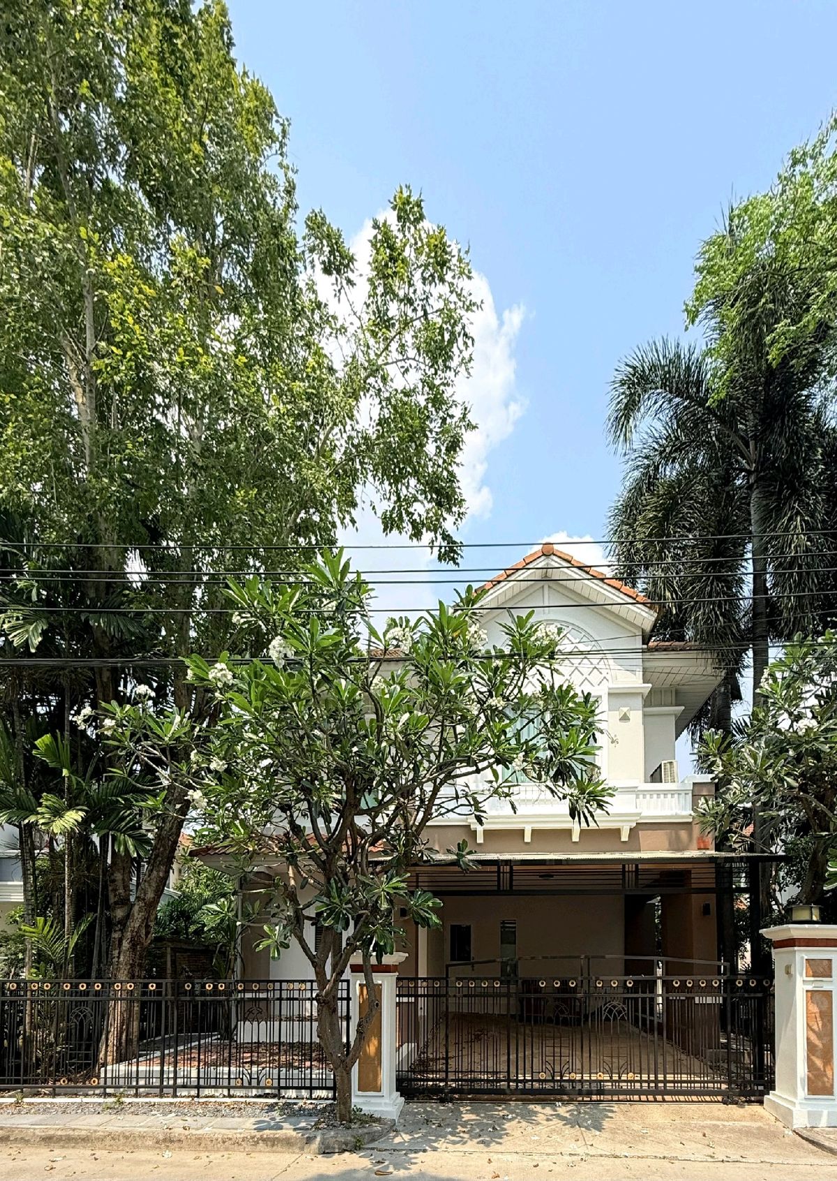 ให้เช่าบ้านลาดกระบัง สุวรรณภูมิ : ให้เช่าบ้านเดี่ยวพร้อมอยู่ - หมู่บ้านเพอร์เฟคเพลส สุขุมวิท77-สุวรรณภูมิ  บ้านทำเลทอง การเดินทางสะดวกบนถนนลาดกระบัง