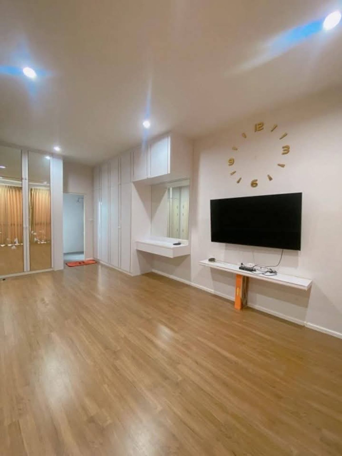 For RentTownhomeRama9, Petchburi, RCA : Rent a house in the middle of Rama 9 -Krungthep Kreetha