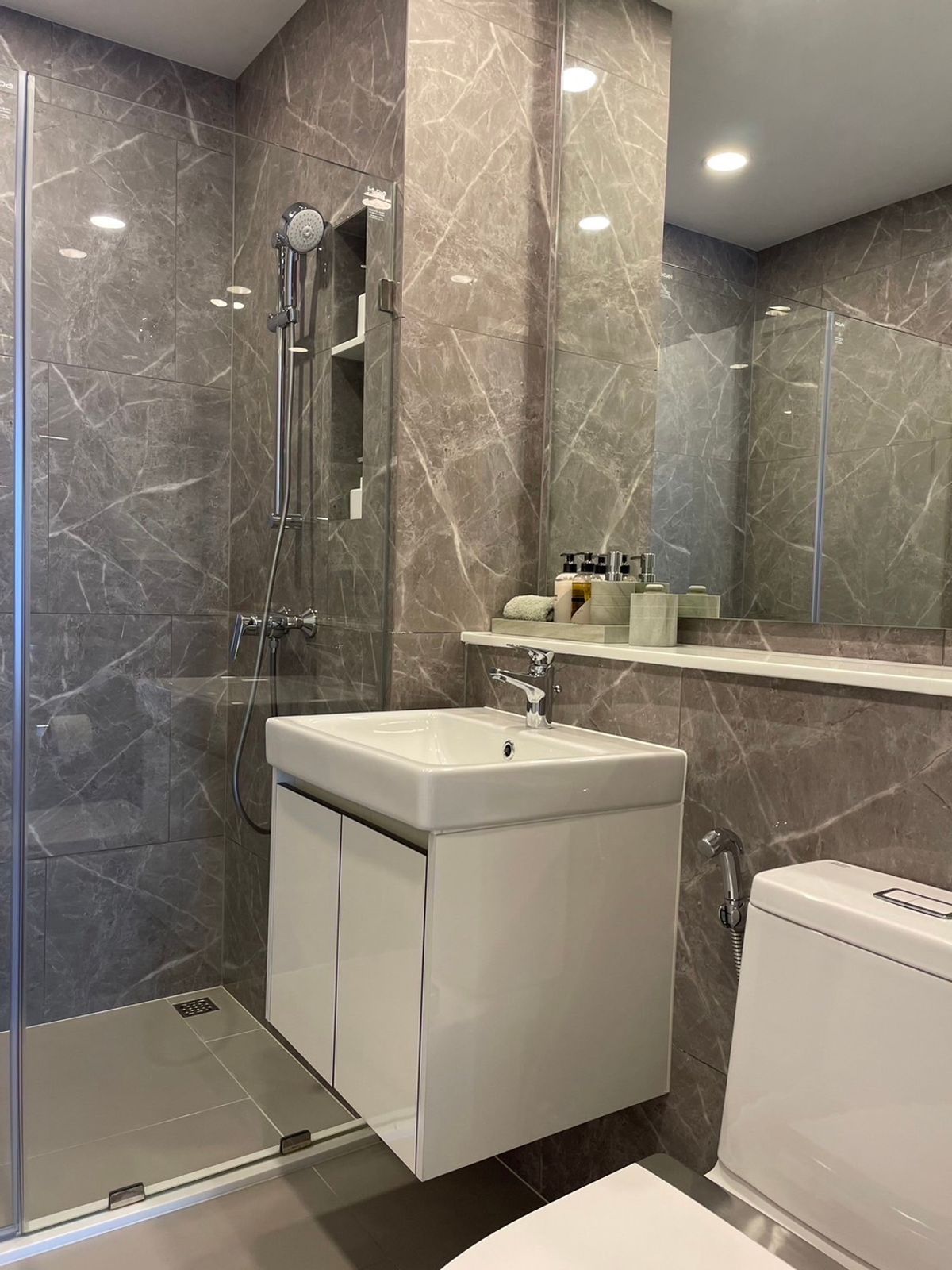 For SaleCondoKasetsart, Ratchayothin : 🌟 Massarine Condo for sale, Ratchayothin, next to BTS 0 meters, decorated 33.34 sq.m. 📲 𝟎𝟔𝟒-𝟕𝟗𝟒𝟒𝟐𝟔𝟑 (Khun Nam)