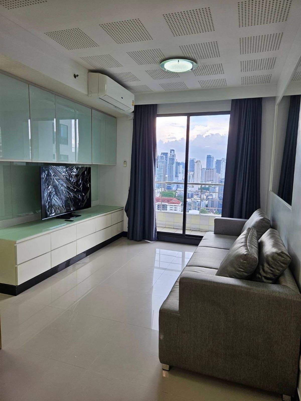 ให้เช่าคอนโดสุขุมวิท อโศก ทองหล่อ : เช่า ให้เช่า คอนโดติด มศว. Supalai Premier Place Asoke 2 ห้องนอน นักศึกษามศว.ชวนเพื่อนมาหารค่าห้องกันได้ 77 ตรม. ราคา 32,000 บาท สนใจโทร ด่วน  099-263-6615 หรือ 085-554-9989