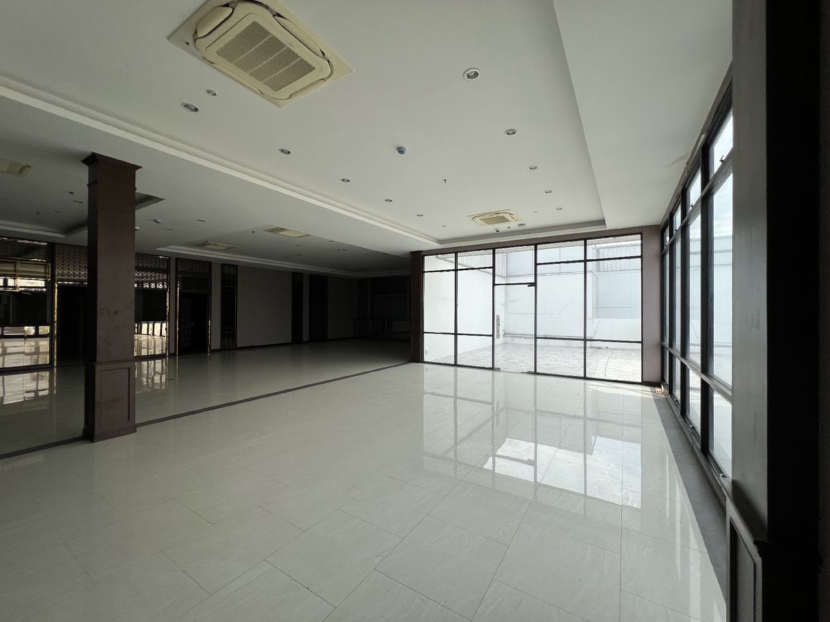 ให้เช่าร้านค้า/ตลาดนัดเยาวราช บางลำพู : Commercial Space at China Town - Ratchawong Rd., MRT Wat Mangkon 450 Meters can Walk for Restaurants , All Day Dining , Dining - room , Lounge and Coffee Bar