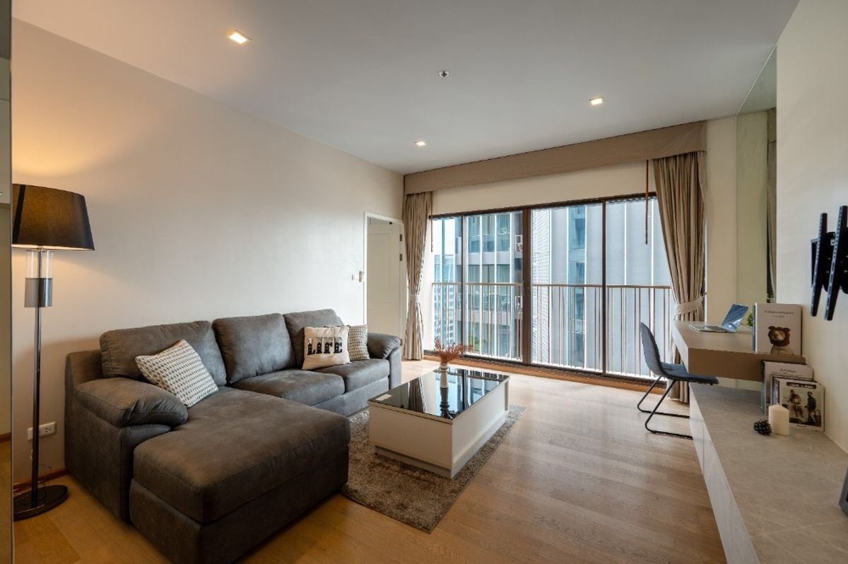 For SaleCondoSukhumvit, Asoke, Thonglor : Sell ​​noble refine, size 56.61 SQ.M 1 Bed, only 8.9 MB. Contact 086-795-9997 (Jimmy).