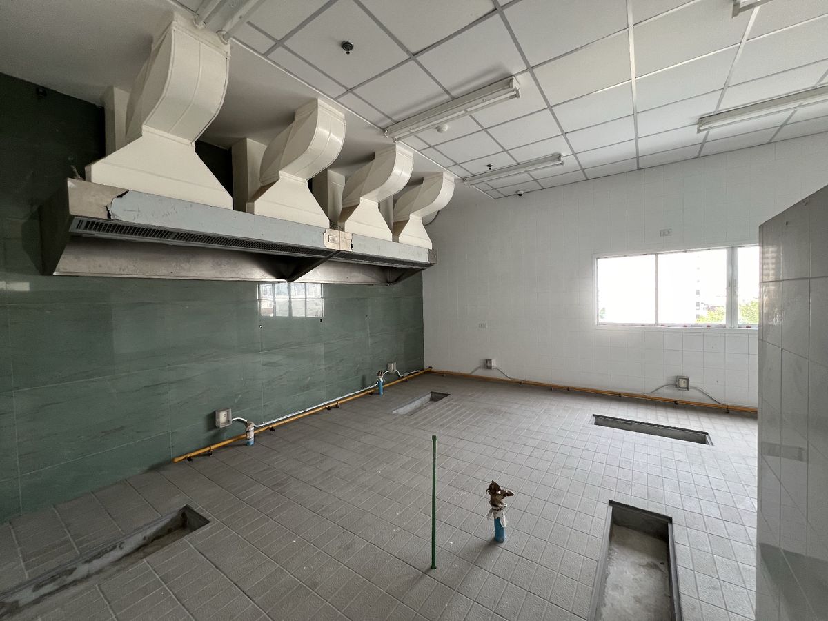 ให้เช่าร้านค้า/ตลาดนัดเยาวราช บางลำพู : Commercial Space at China Town - Ratchawong Rd., MRT Wat Mangkon 450 Meters can Walk for Restaurants , All Day Dining , Dining - room , Lounge and Coffee Bar