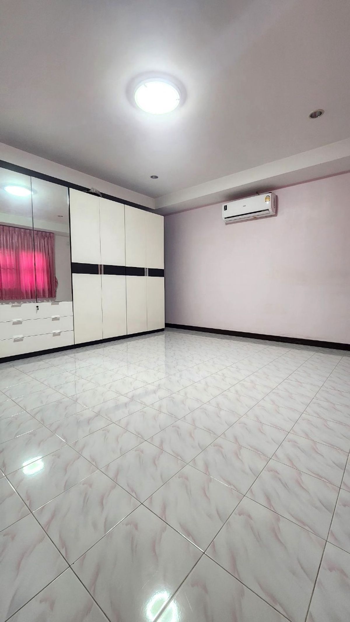 ขายบ้านมีนบุรี-ร่มเกล้า : ขายด่วน บ้านเดี่ยว 50 ตร.ว หมู่บ้านสัมมากร รามคำแหง 112 พร้อมเข้าอยู่