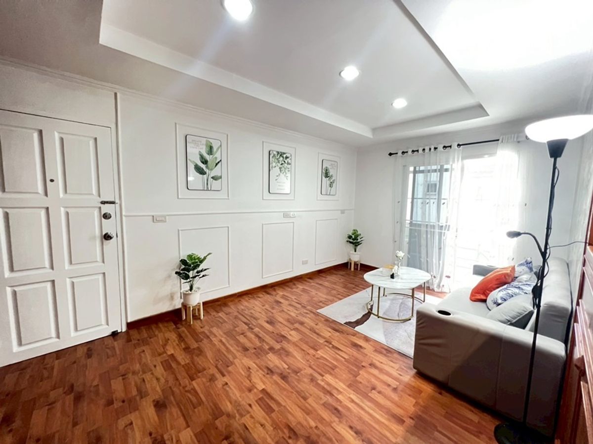 For SaleCondoChokchai 4, Ladprao 71, Ladprao 48, : Condo for sale at Ban Suan Sue, Building 6, Floor 12, Lat Phrao 87, area 62.87 sqm. There are 2 bedrooms, 1 bathroom, between renovations, price 1,850,000.- Free loans. Interested please contact 085-550-1599.