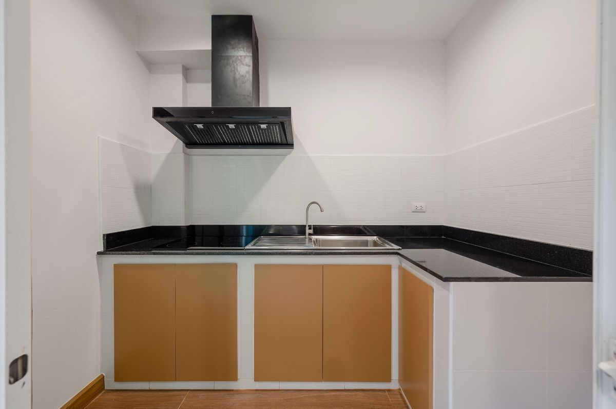 ขายทาวน์โฮมโชคชัย4 ลาดพร้าว71 : ขาย Town home ซอยนาคนิวาส 48 ราคาพิเศษเพียง 7.5 MB ติดต่อ 086-795-9997 (จิมมี่)