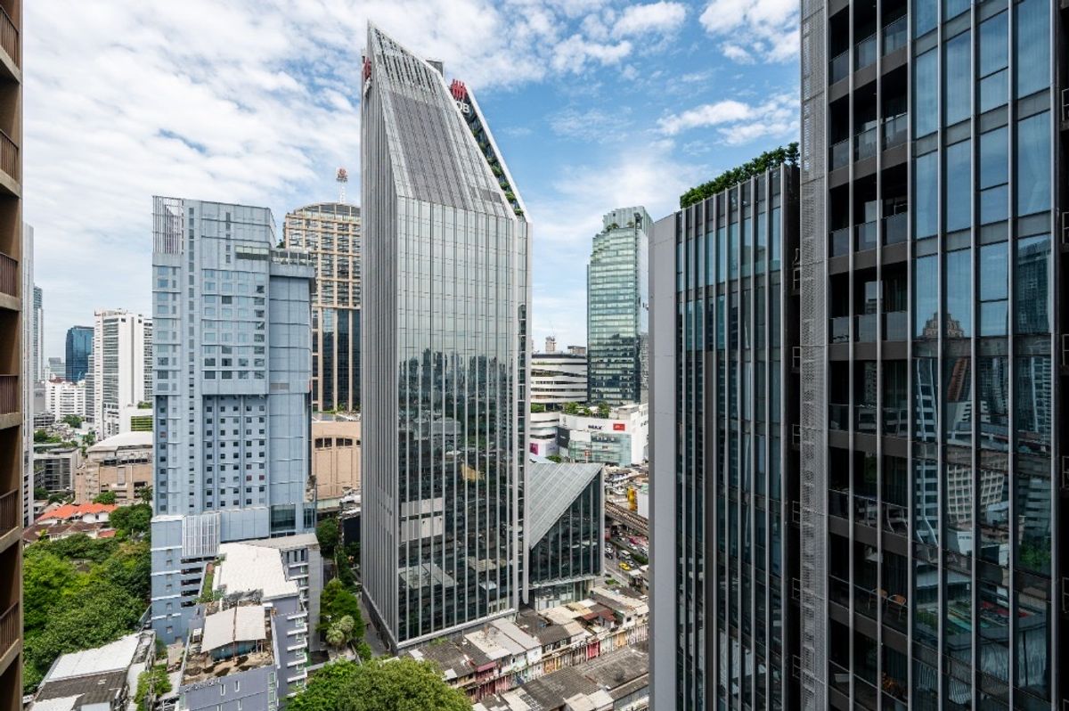 For SaleCondoSukhumvit, Asoke, Thonglor : Sell ​​noble refine, size 56.61 SQ.M 1 Bed, only 8.9 MB. Contact 086-795-9997 (Jimmy).