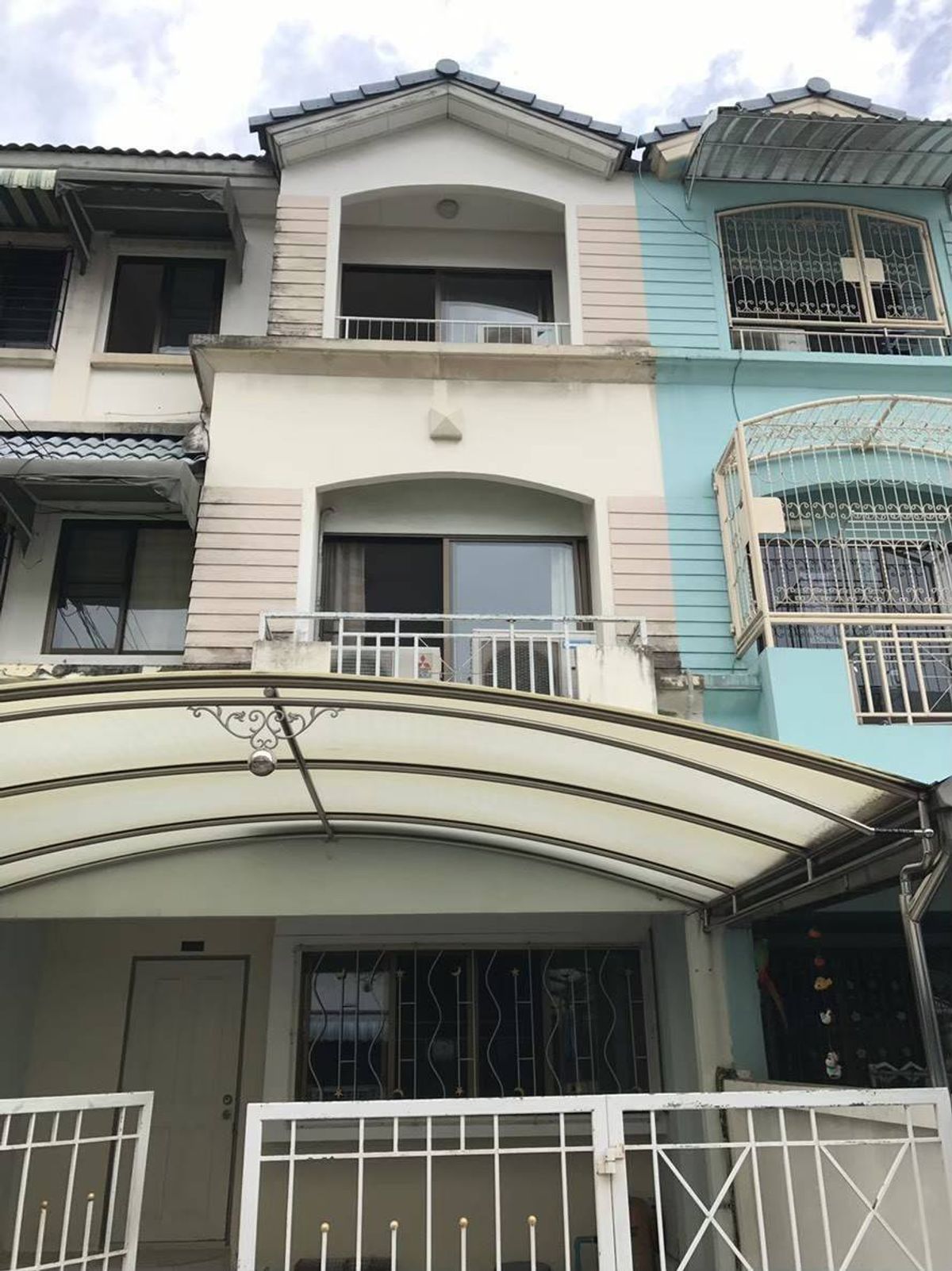 For RentTownhomePattanakan, Srinakarin : 3 -storey Town House for Rent, Ban Klang Mueang, Soi Rama IX 43, near The Nine Department Store