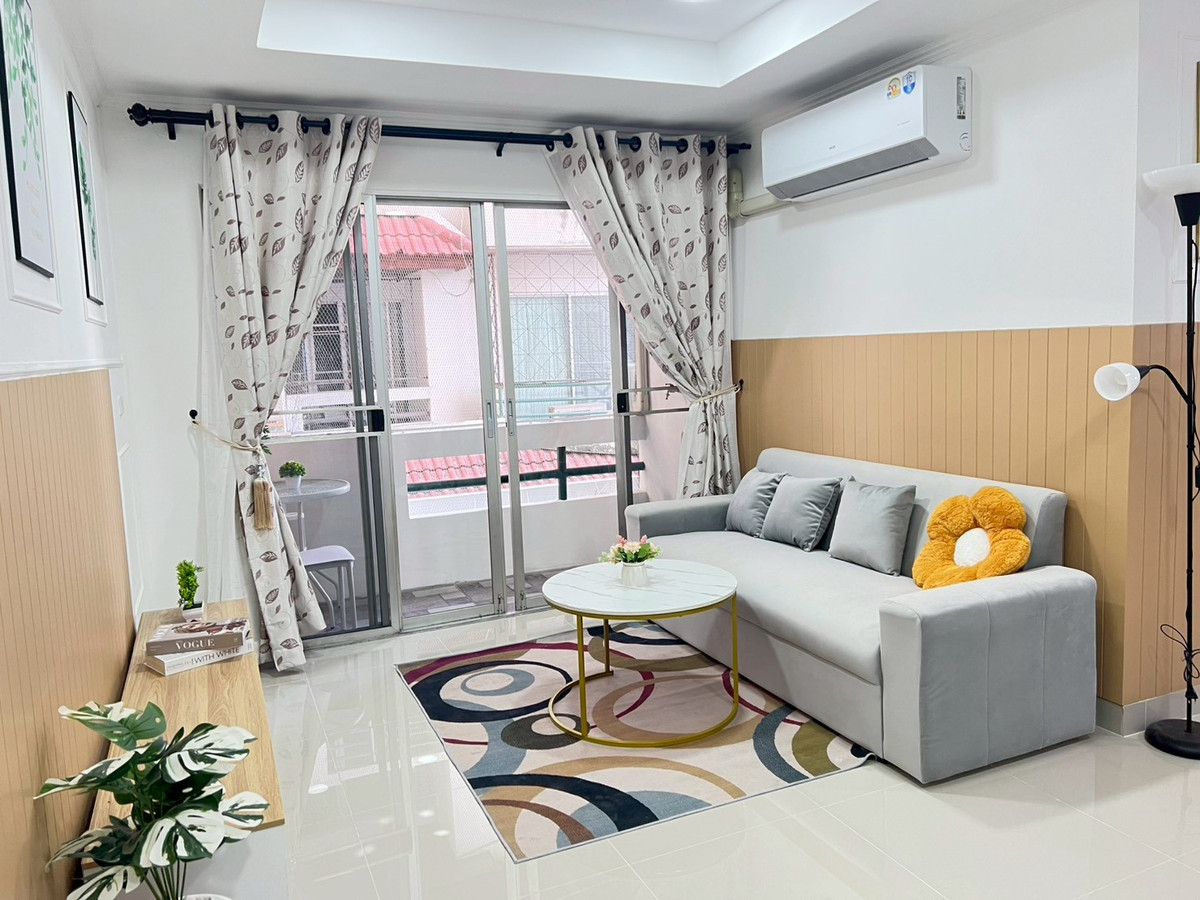 ขายคอนโดโชคชัย4 ลาดพร้าว71 : ขายคอนโดบ้านสวนซื่อตรง อาคาร 5 ชั้น 3 ลาดพร้าว 87 เนื้อที่ 62.87 ตรม. มี 2 ห้องนอน 1 ห้องน้ำ รีโนเวทแล้ว ราคา 2,190,000.- สินเชื่อฟรี สนใจติดต่อ 085-550-1599