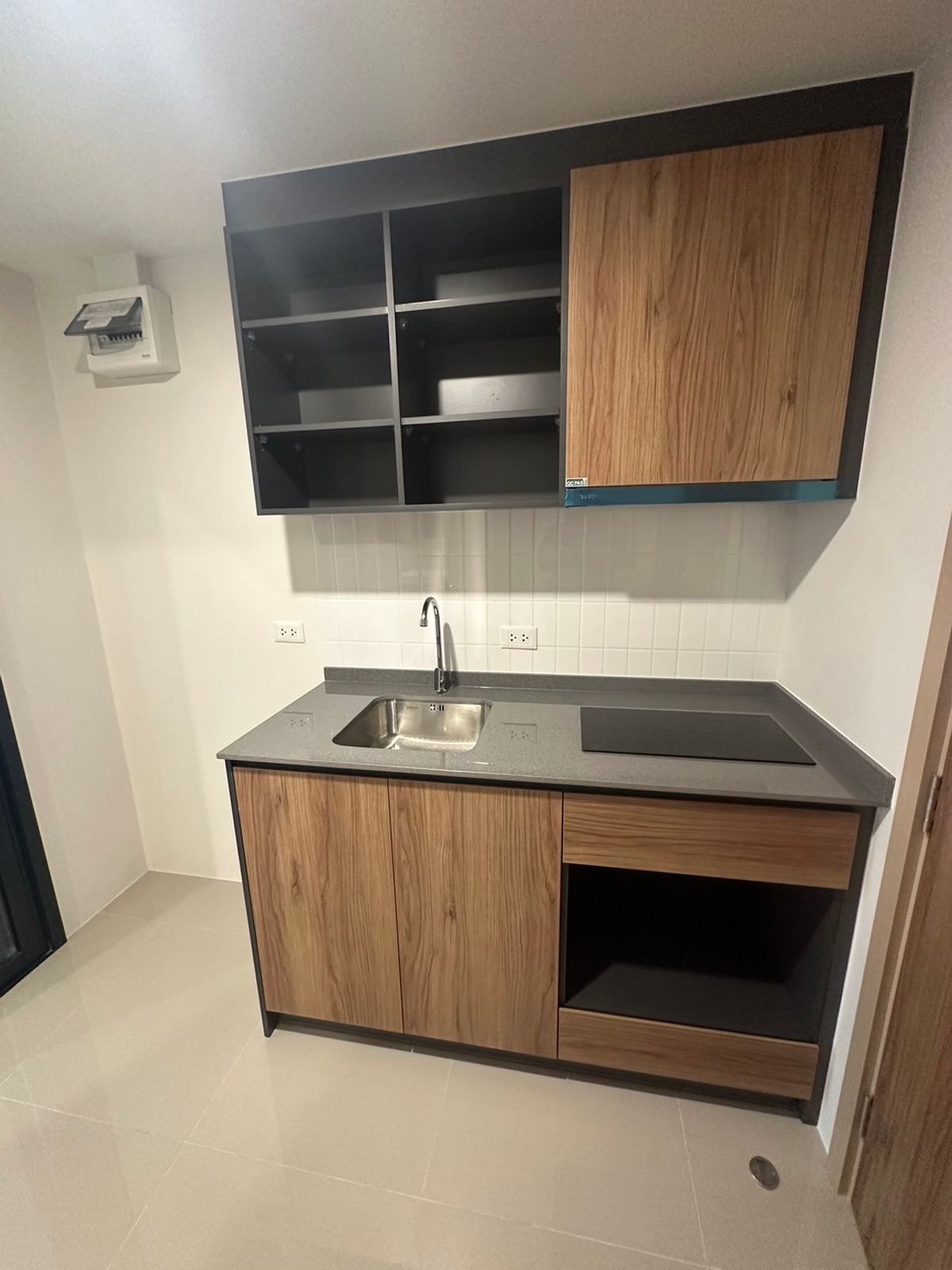 For SaleCondoLadprao, Central Ladprao : Great value price 32 sqm. Price 3.69 near 5 Lat Phrao Intersection. Interested in making an appointment to see the real room 0808144488.