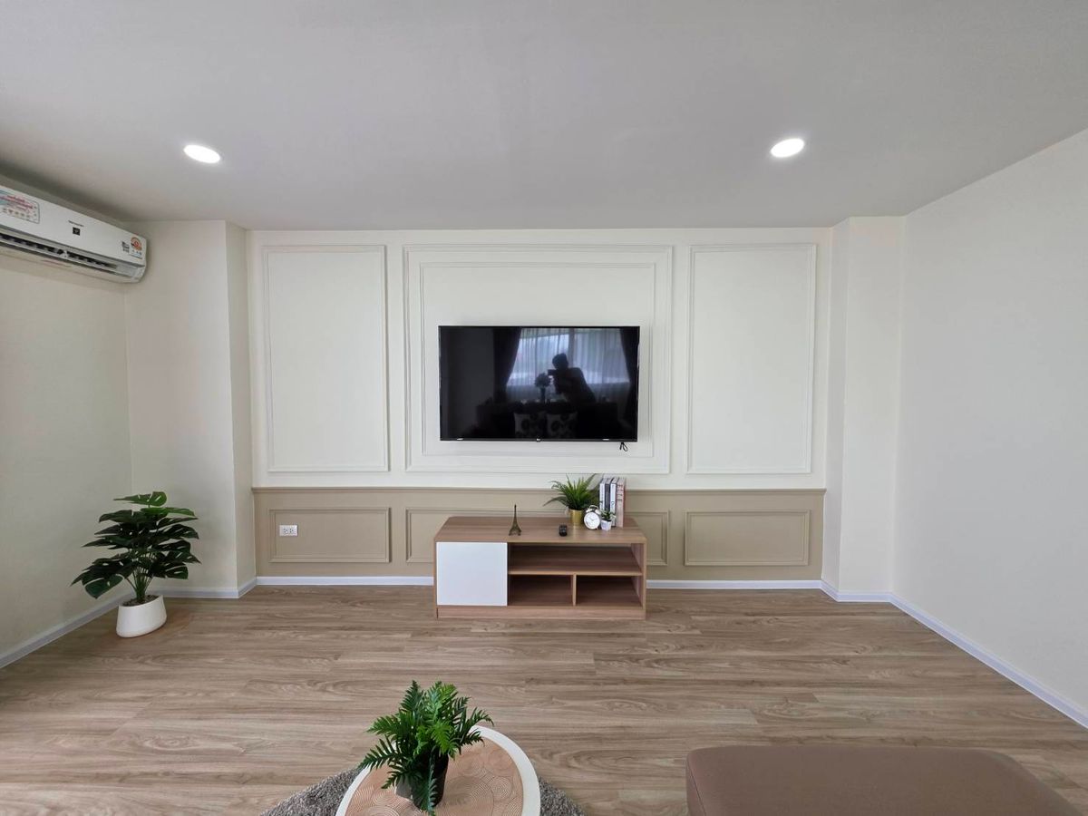 ขายคอนโดวิภาวดี ดอนเมือง หลักสี่ : ขาย Royal วิภาวดี คอนโด จะเรียกว่า คอนโด หรือ บ้าน ดีนะ