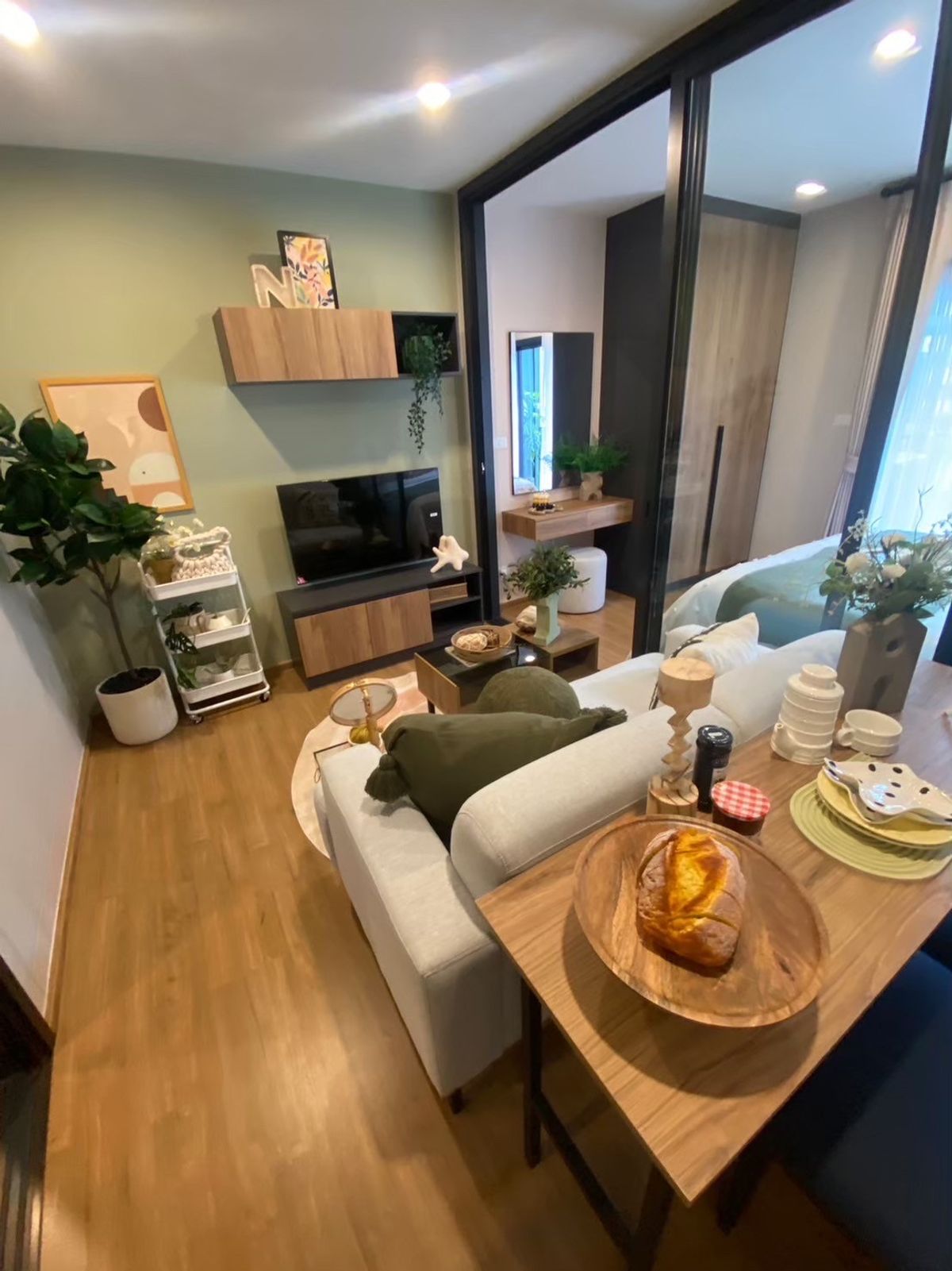 For SaleCondoLadprao, Central Ladprao : Selling 1 bedroom near 5 intersection 32 sqm. High class price 3.69 (sample room picture). Interested in making an appointment 0808144488.