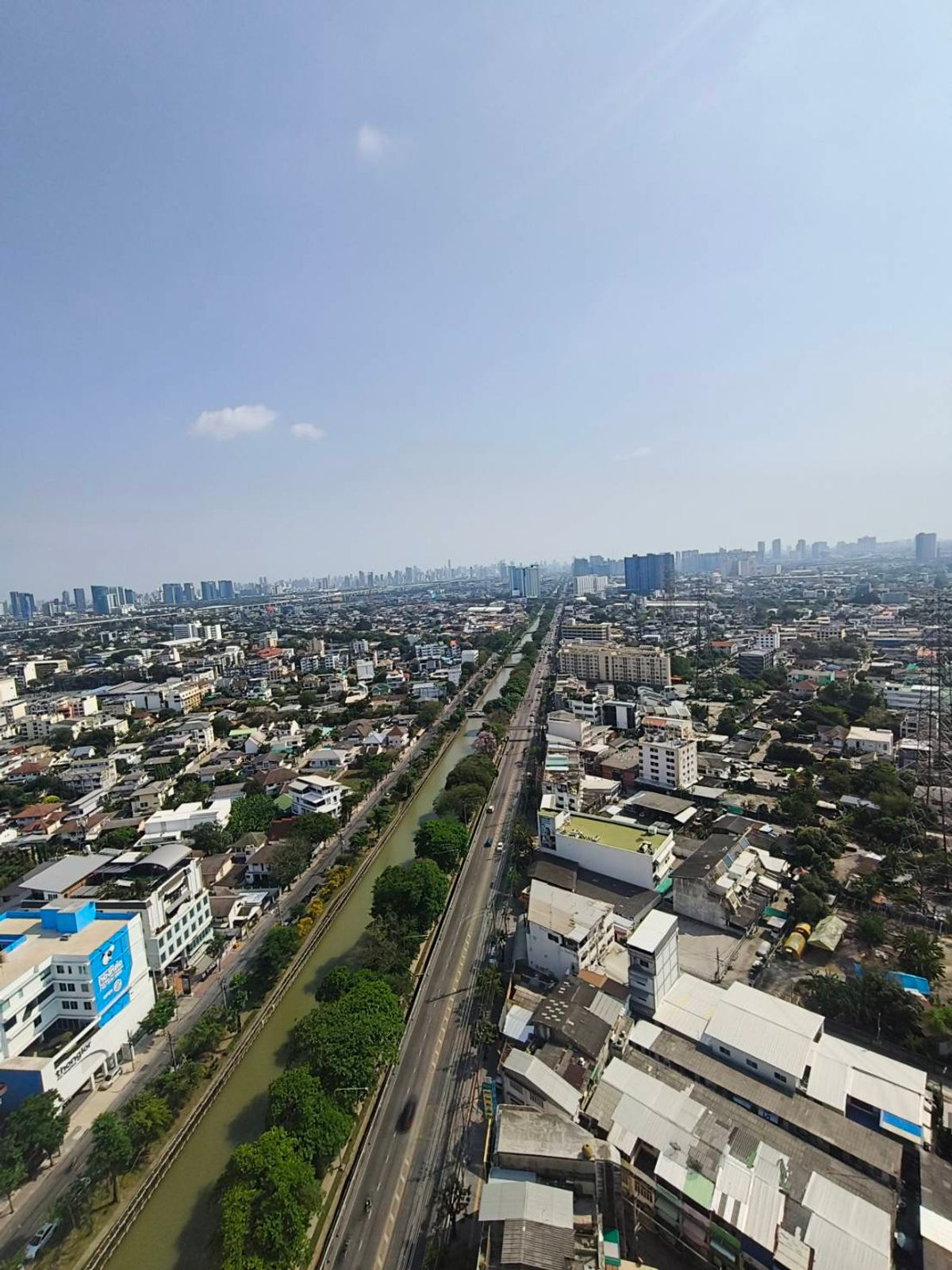 ขายคอนโดบางซื่อ วงศ์สว่าง เตาปูน : ขายคอนโด ลุมพินี วิลล์ ประชาชื่น-พงษ์เพชร 2 ขนาด 27 ตร.ม. ห้องมุม มีรถตู้บริการที่คอนโดไปสถานีรถไฟฟ้า BTS, MRT ทุกวัน