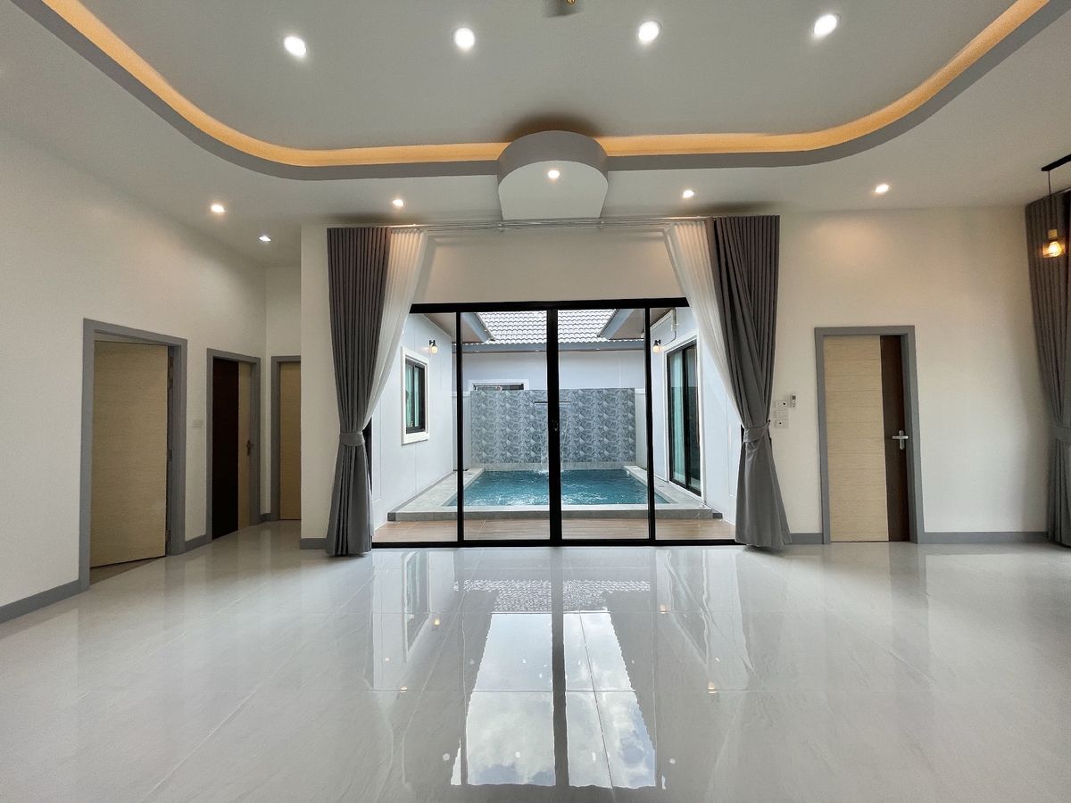 For SaleHousePattaya, Bangsaen, Chonburi : Selling a new new detached house, Pattaya, with 3 private water pools