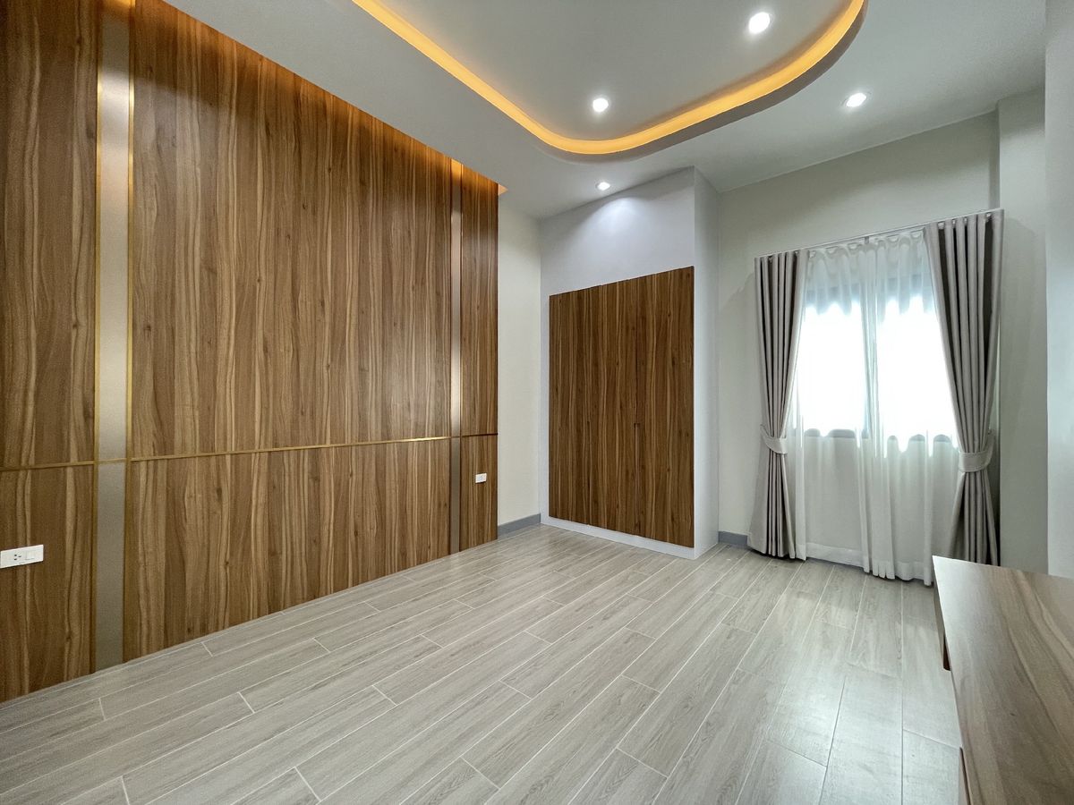 For SaleHousePattaya, Bangsaen, Chonburi : Selling a new new detached house, Pattaya, with 3 private water pools