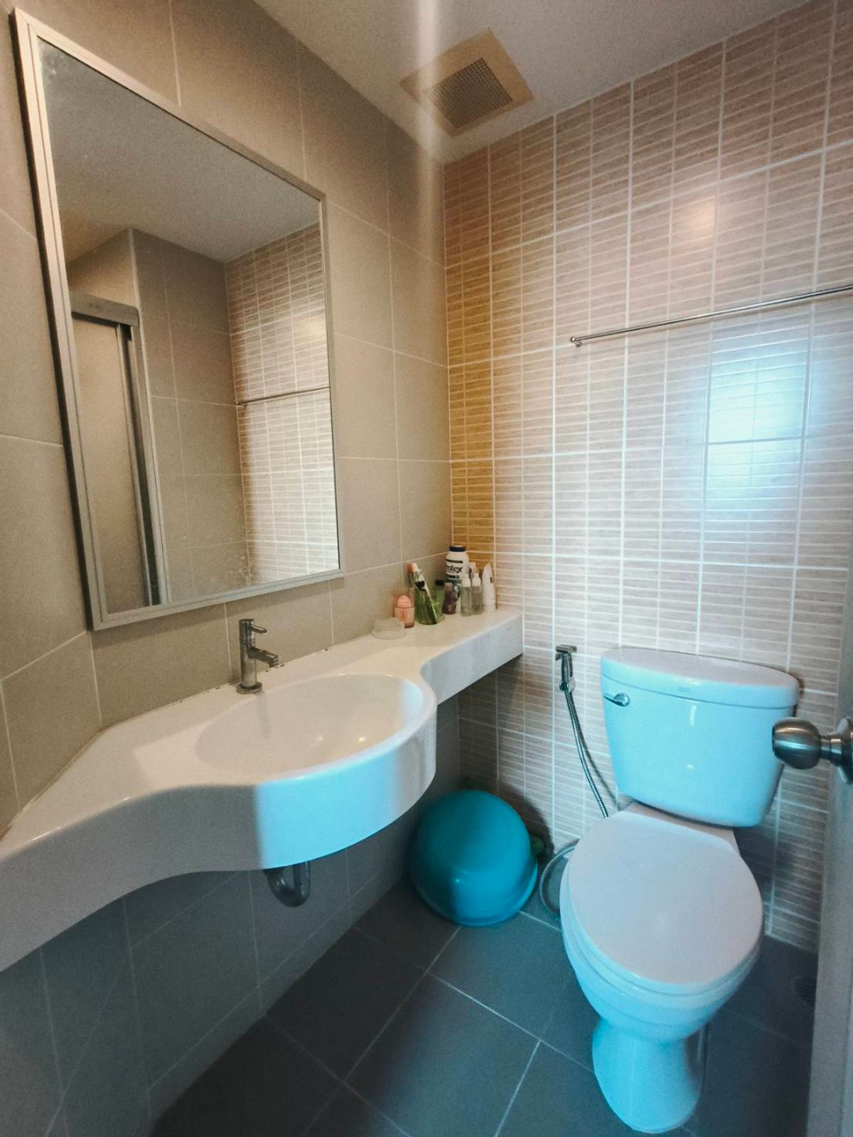 ขายคอนโดบางซื่อ วงศ์สว่าง เตาปูน : ขายคอนโด ลุมพินี วิลล์ ประชาชื่น-พงษ์เพชร 2 ขนาด 27 ตร.ม. ห้องมุม มีรถตู้บริการที่คอนโดไปสถานีรถไฟฟ้า BTS, MRT ทุกวัน