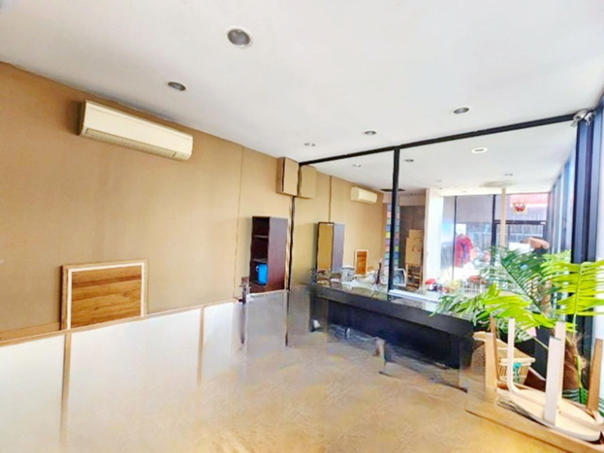 For RentShop HouseRama9, Petchburi, RCA : Major Ekkamai 700 m. BTS Thonglor 515 m. Rent a nail salt 23 sq.m. 23 sq.w., good location, The Thai Sed 450 m.