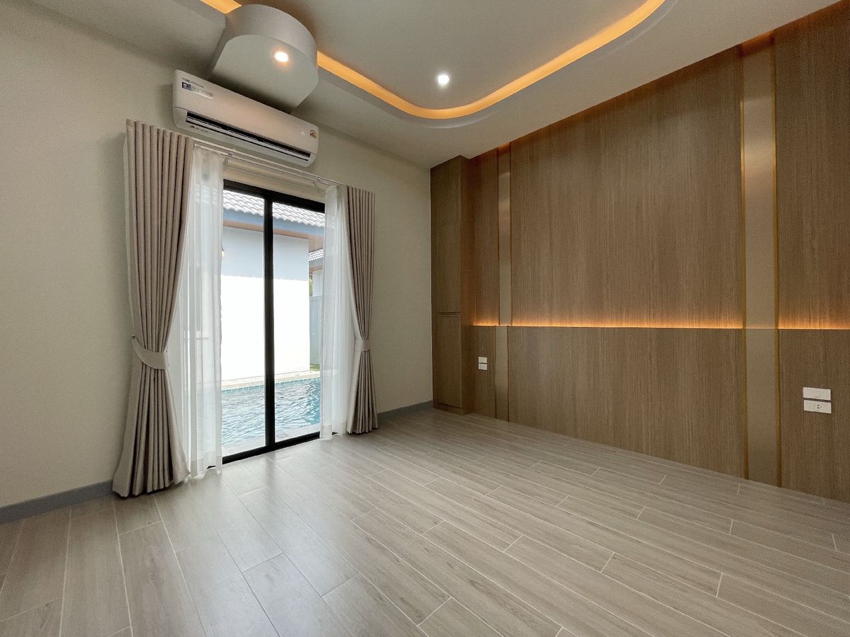 For SaleHousePattaya, Bangsaen, Chonburi : Selling a new new detached house, Pattaya, with 3 private water pools