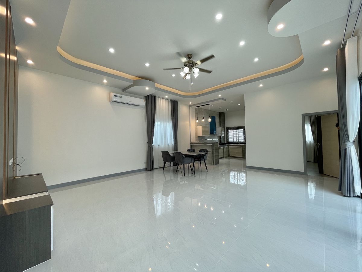 For SaleHousePattaya, Bangsaen, Chonburi : Selling a new new detached house, Pattaya, with 3 private water pools