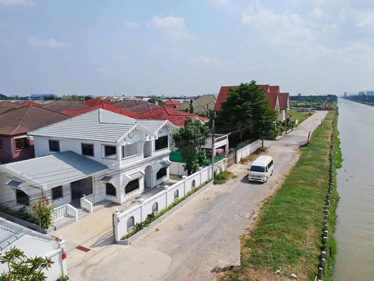 ให้เช่าบ้านวิภาวดี ดอนเมือง หลักสี่ : ตลาดโอโซนวัน ดอนเมือง ให้เช่าบ้านเดี่ยว 2 ชั้น 110 ตร.วา. 350 ตร.ม. ถ.เลียบคลองประปา วัดสีกัน ฮาร์โรว์ 4.4 กม. สรงประภา 3-6นอน 3-4น้ำ
