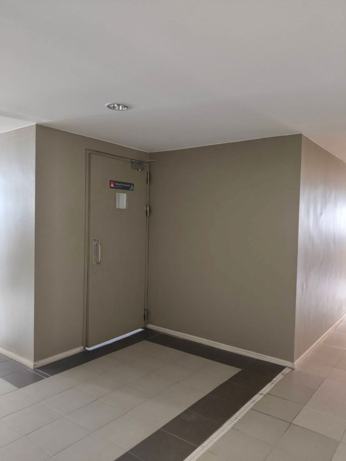 ขายคอนโดบางซื่อ วงศ์สว่าง เตาปูน : ขายคอนโด ลุมพินี วิลล์ ประชาชื่น-พงษ์เพชร 2 ขนาด 27 ตร.ม. ห้องมุม มีรถตู้บริการที่คอนโดไปสถานีรถไฟฟ้า BTS, MRT ทุกวัน