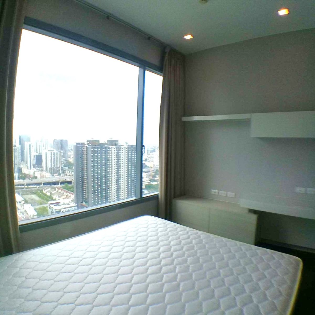 For RentCondoRama9, Petchburi, RCA : !! Beautiful room for rent a condo Q asoke near MRT Phetchaburi