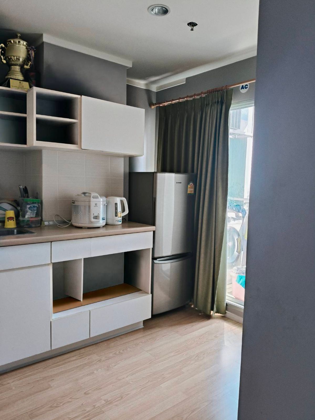 ขายคอนโดบางซื่อ วงศ์สว่าง เตาปูน : ขายคอนโด ลุมพินี วิลล์ ประชาชื่น-พงษ์เพชร 2 ขนาด 27 ตร.ม. ห้องมุม มีรถตู้บริการที่คอนโดไปสถานีรถไฟฟ้า BTS, MRT ทุกวัน