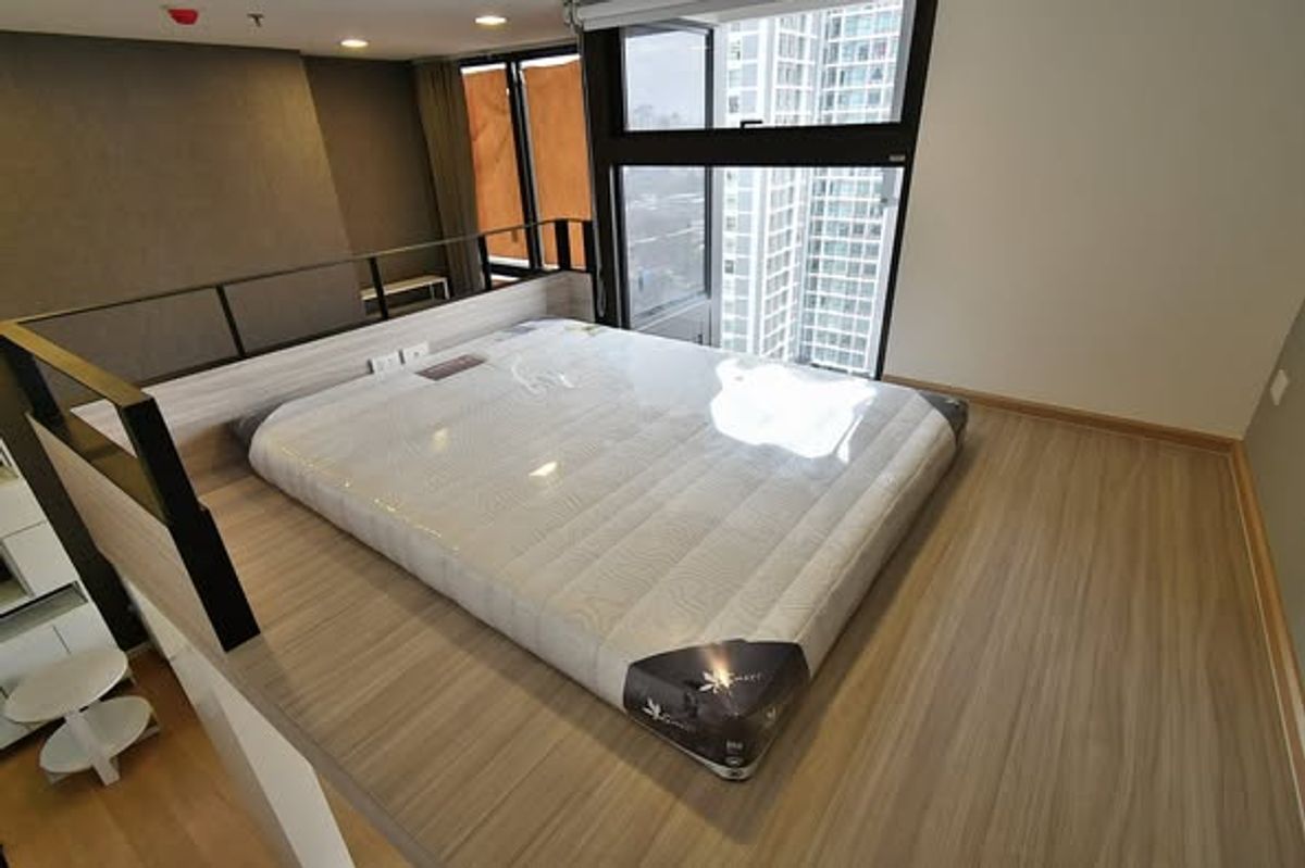 For RentCondoRama9, Petchburi, RCA : 🚉High Floor Near MRT 🏙️ (For Rent) Chewathai Residence Asoke 