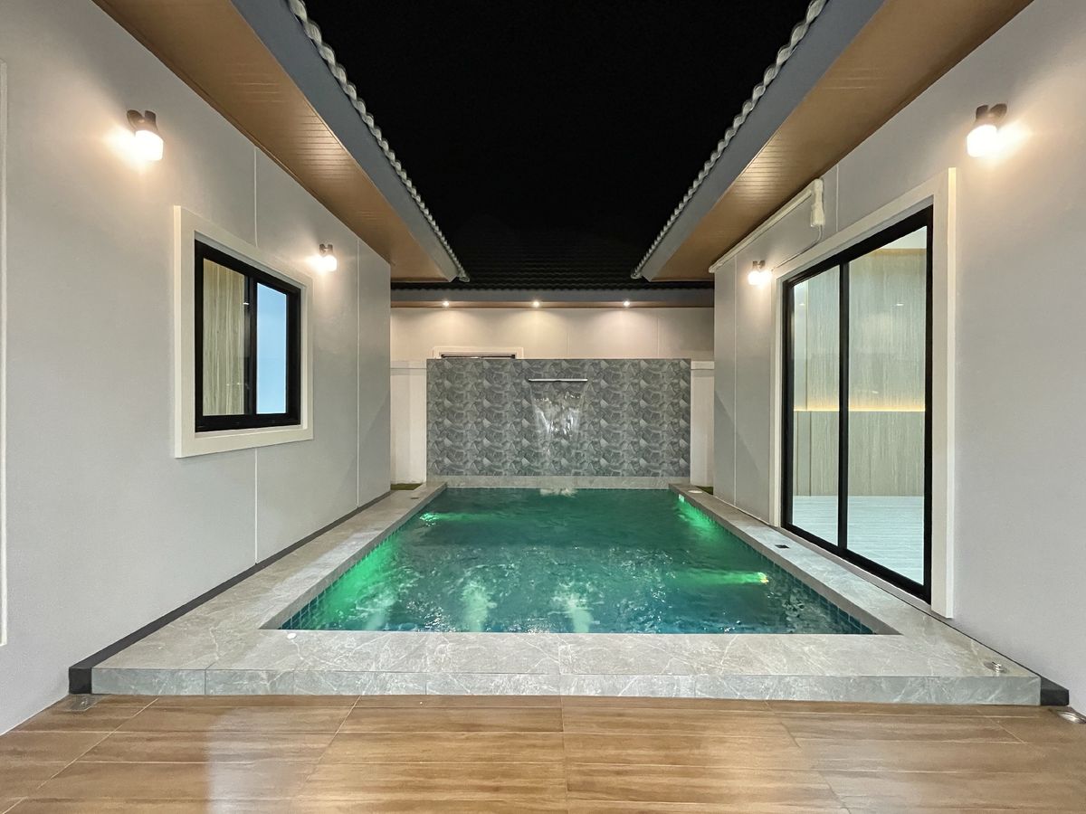 For SaleHousePattaya, Bangsaen, Chonburi : Selling a new new detached house, Pattaya, with 3 private water pools