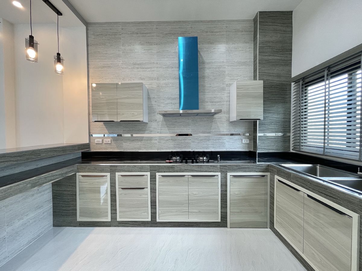 For SaleHousePattaya, Bangsaen, Chonburi : Selling a new new detached house, Pattaya, with 3 private water pools