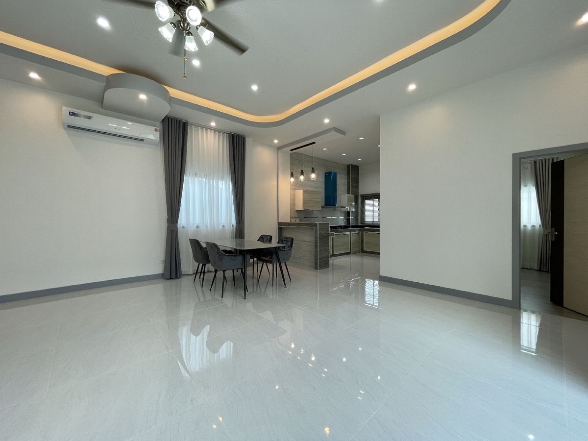 For SaleHousePattaya, Bangsaen, Chonburi : Selling a new new detached house, Pattaya, with 3 private water pools