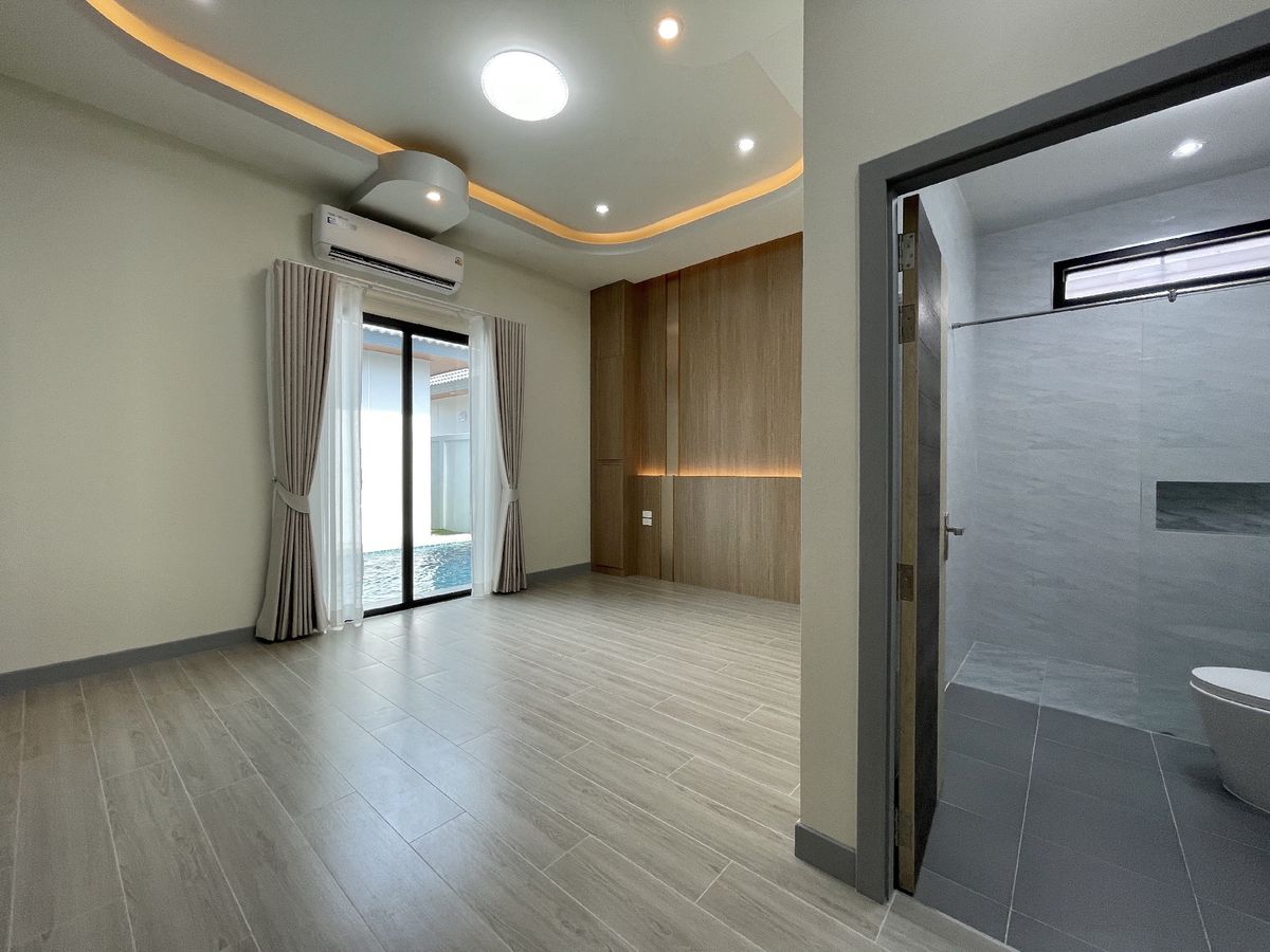 For SaleHousePattaya, Bangsaen, Chonburi : Selling a new new detached house, Pattaya, with 3 private water pools