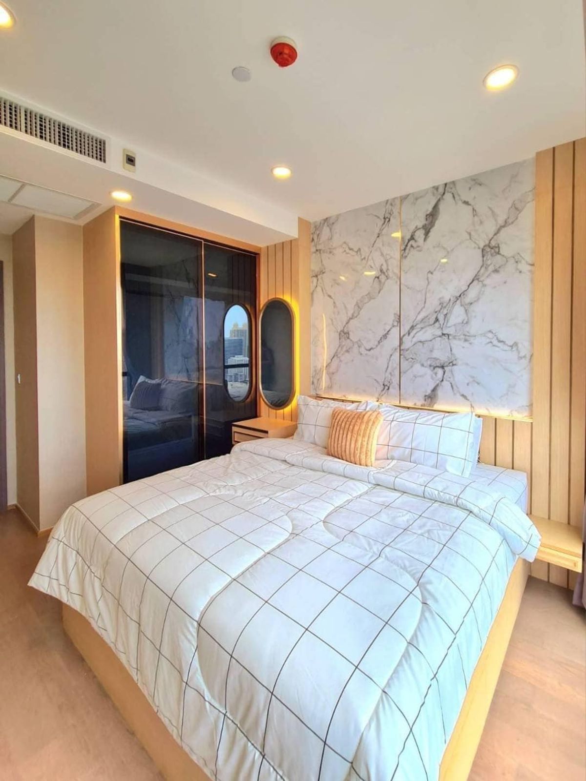 For RentCondoSiam Paragon ,Chulalongkorn,Samyan : Ashton Chula Silom【𝐑𝐄𝐍𝐓】🔥Modern style with premium built-ins Complete in one, spacious, airy, with luxurious built-ins🔥 Contact Line ID: @hacondo