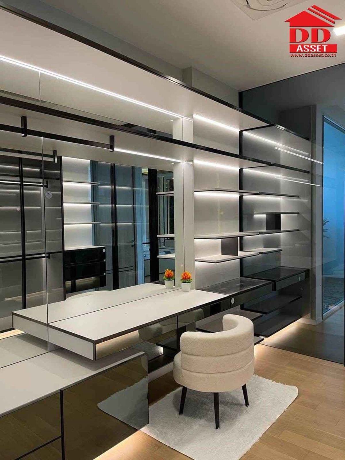 ให้เช่าบ้านเลียบทางด่วนรามอินทรา : For Rent บ้าน 3 ชั้น มีลิฟต์ โครงการ Vive เอกมัย รามอินทรา รหัส : H8179