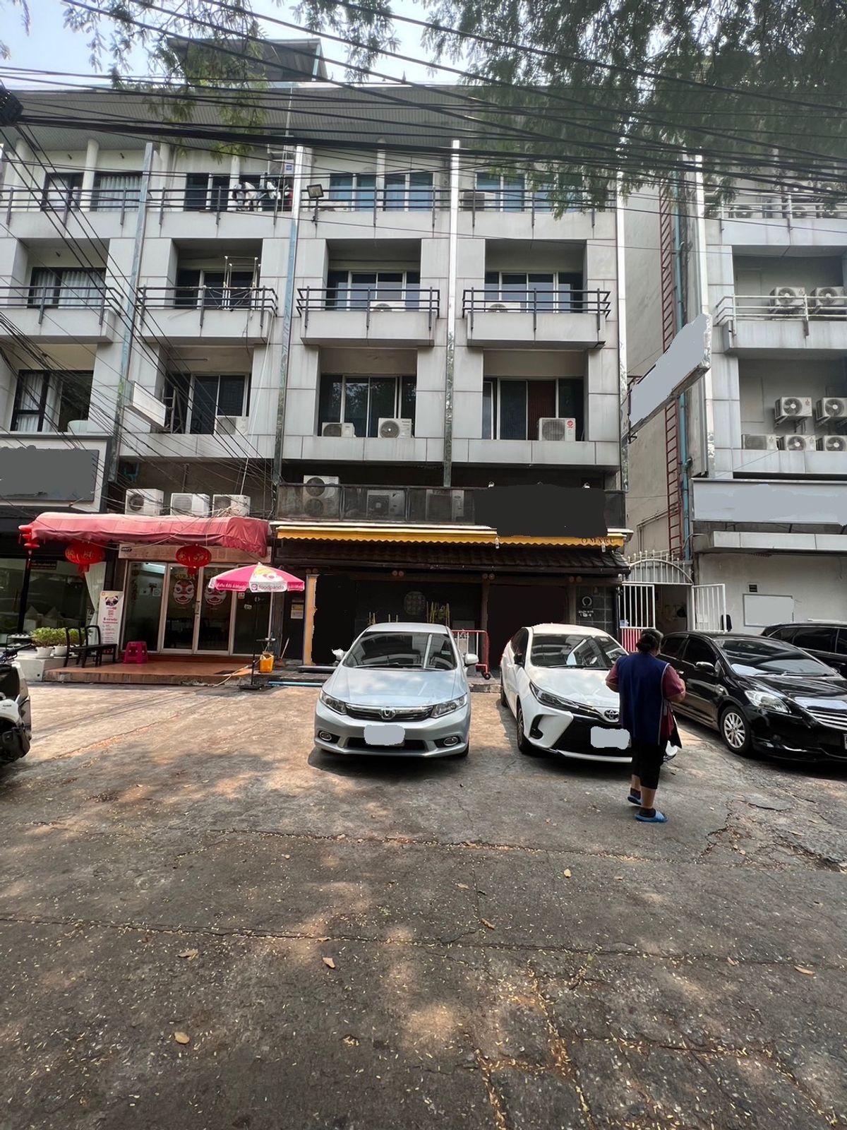 ให้เช่าอาคารพาณิชย์สุขุมวิท อโศก ทองหล่อ : HOT DEAL - A 2-unit combined shophouse for rent in prime Thonglor