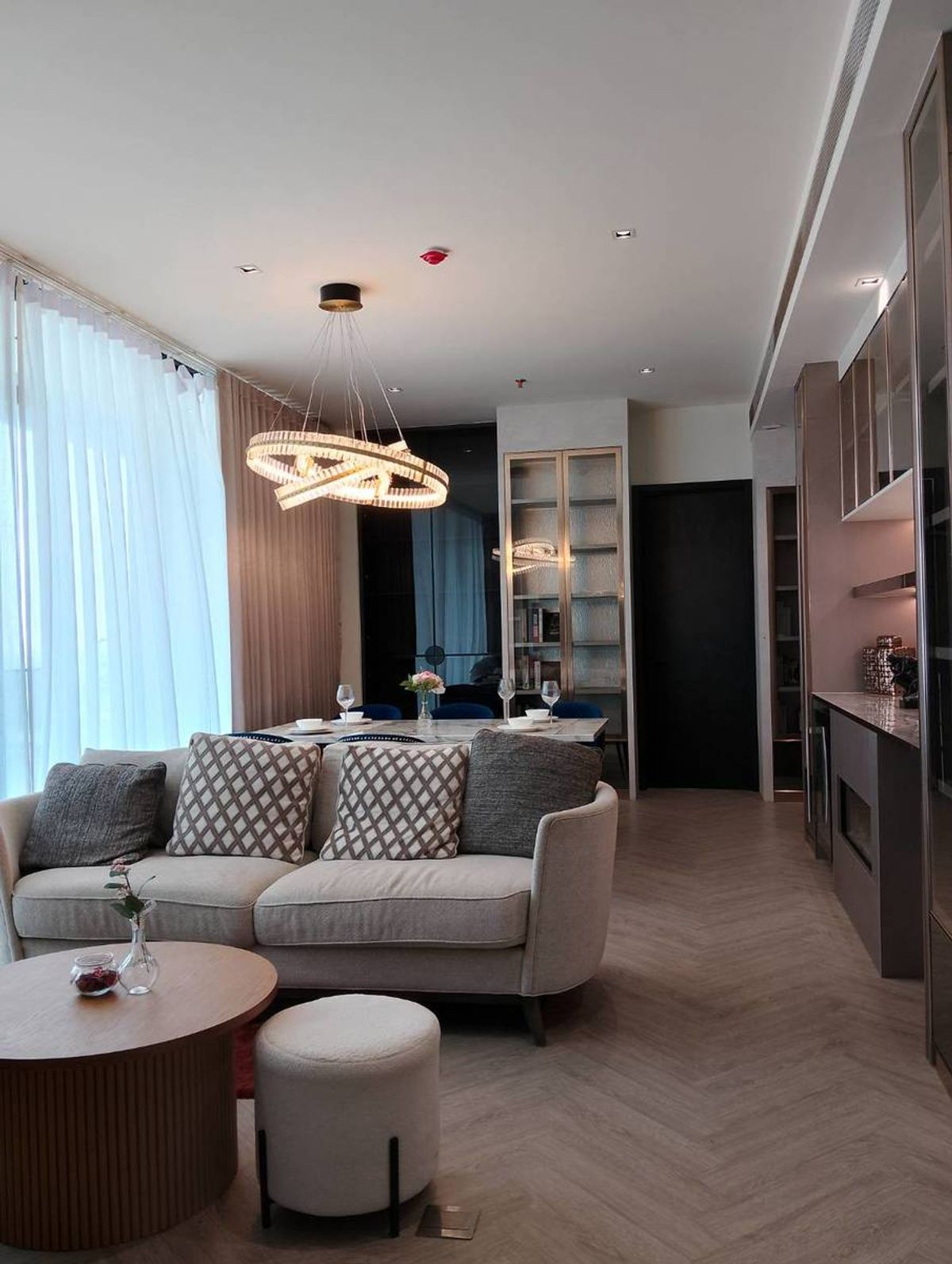 For RentCondoWongwianyai, Charoennakor : 𝐂𝐡𝐚𝐩𝐭𝐞𝐫 𝐂𝐡𝐚𝐫𝐨𝐞𝐧𝐧𝐚𝐤𝐨𝐫𝐧 • 𝟑 𝐁𝐞𝐝 𝐁𝐚𝐭𝐡 𝐁𝐚𝐭𝐡 • 𝟏𝟓𝟏 𝐒𝐪𝐦. • 𝐅𝐮𝐥𝐥𝐲-𝐅𝐮𝐫𝐧𝐢𝐬𝐡𝐞𝐝 • 𝐑𝐚𝐫𝐞 𝐔𝐧𝐢𝐭!  𝐋𝐢𝐧𝐞 𝐈𝐃: 𝐕𝐚𝐬𝐬𝐢𝐥𝐲