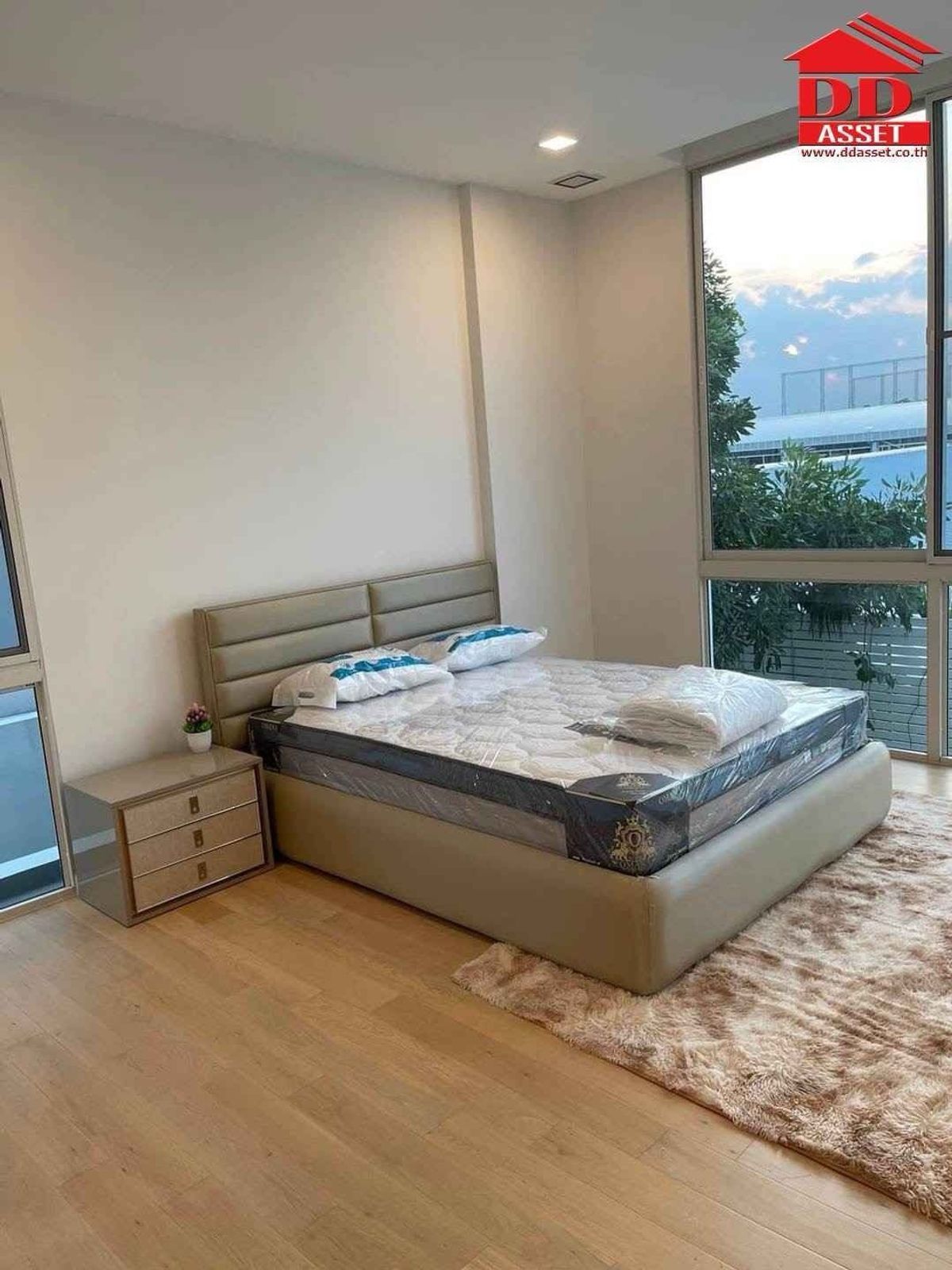 ให้เช่าบ้านเลียบทางด่วนรามอินทรา : For Rent บ้าน 3 ชั้น มีลิฟต์ โครงการ Vive เอกมัย รามอินทรา รหัส : H8179