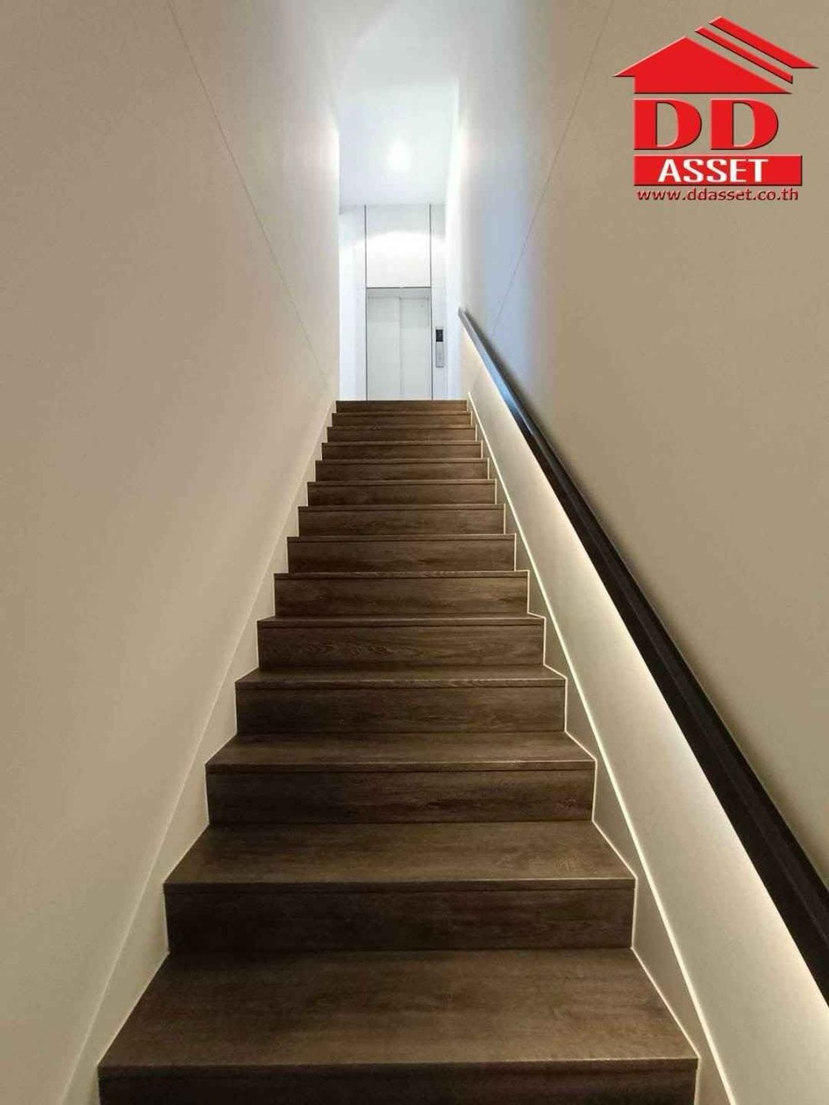 For RentHousePattanakan, Srinakarin : VIVE Village, Krungthep Kreetha, behind Wellington School, Code: H8183