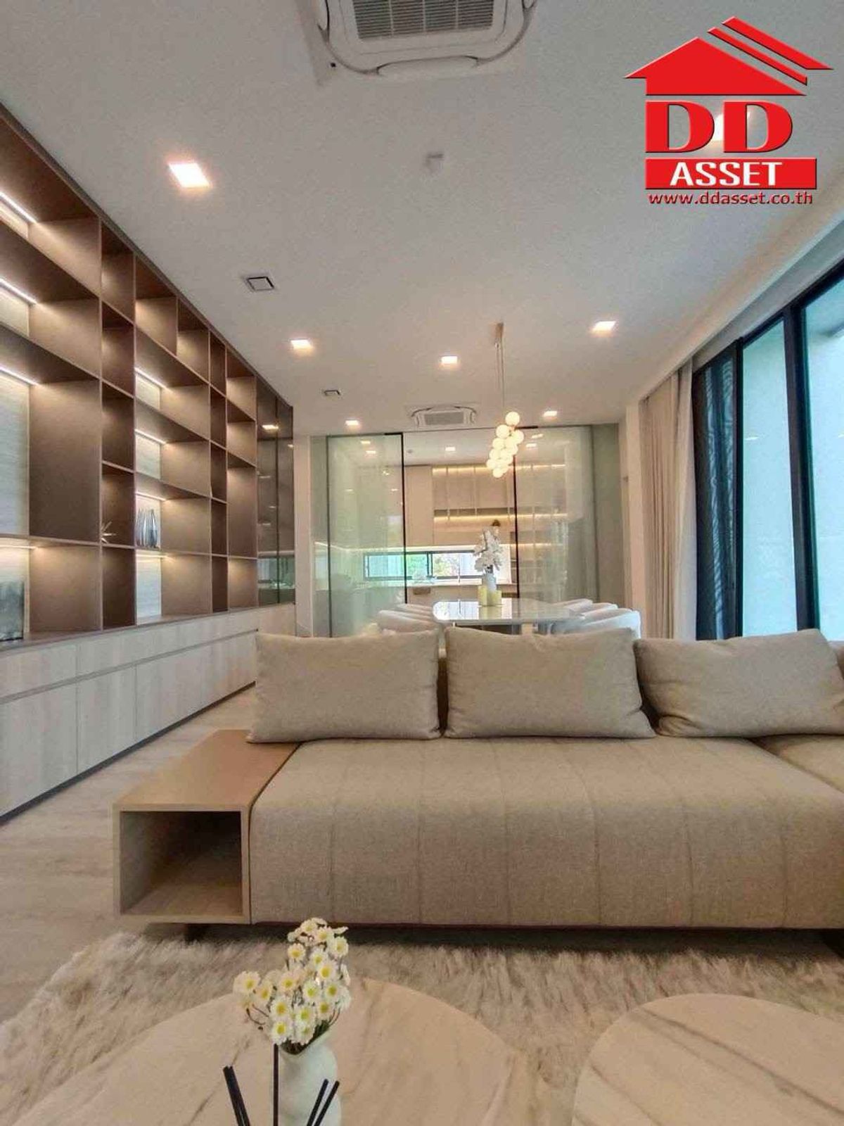 For RentHousePattanakan, Srinakarin : VIVE Village, Krungthep Kreetha, behind Wellington School, Code: H8183