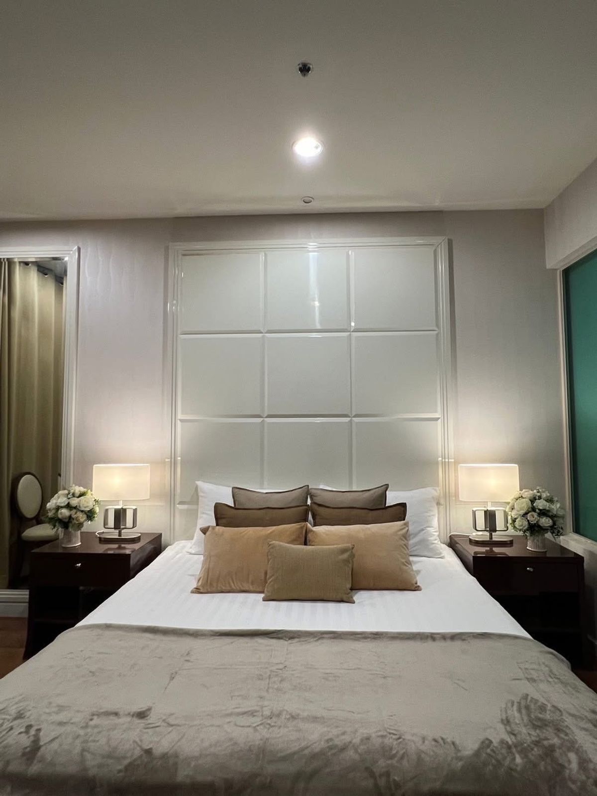 ขายคอนโดวิทยุ ชิดลม หลังสวน : 📢👇 Unaffected by the incident, also inspected by an engineer, result is safe 
One of the best location in Bangkok, perfect for both living or investment near many popular malls and Bangkok landmarks , fully nice modern furnished, ready to move in