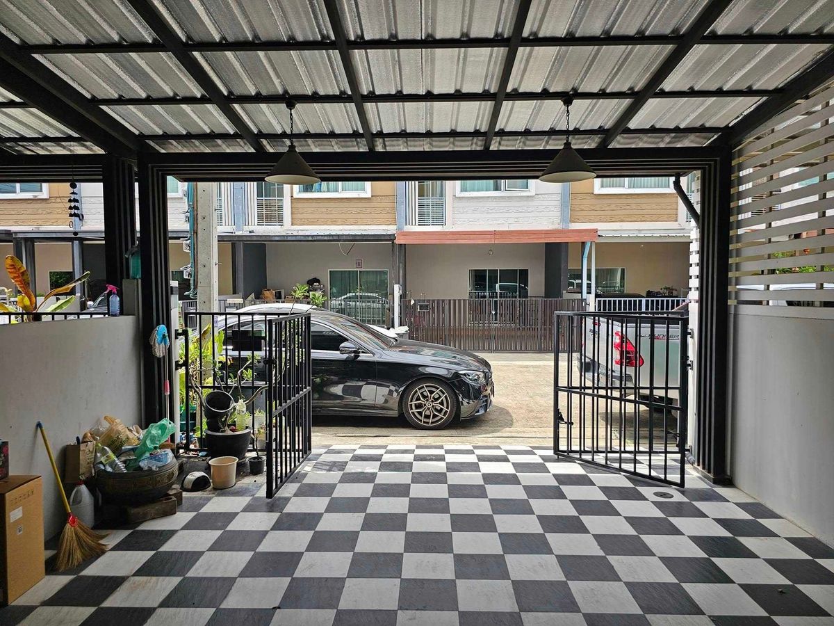 ขายทาวน์โฮมพัฒนาการ ศรีนครินทร์ : LTHC12066 – Townhome FOR SALE at Villette City Pattanakarn 38 Size 19.4 sqw. 165 sqm. 3 beds 3 baths Near BTS Yellow line ONLY 4.2 MB