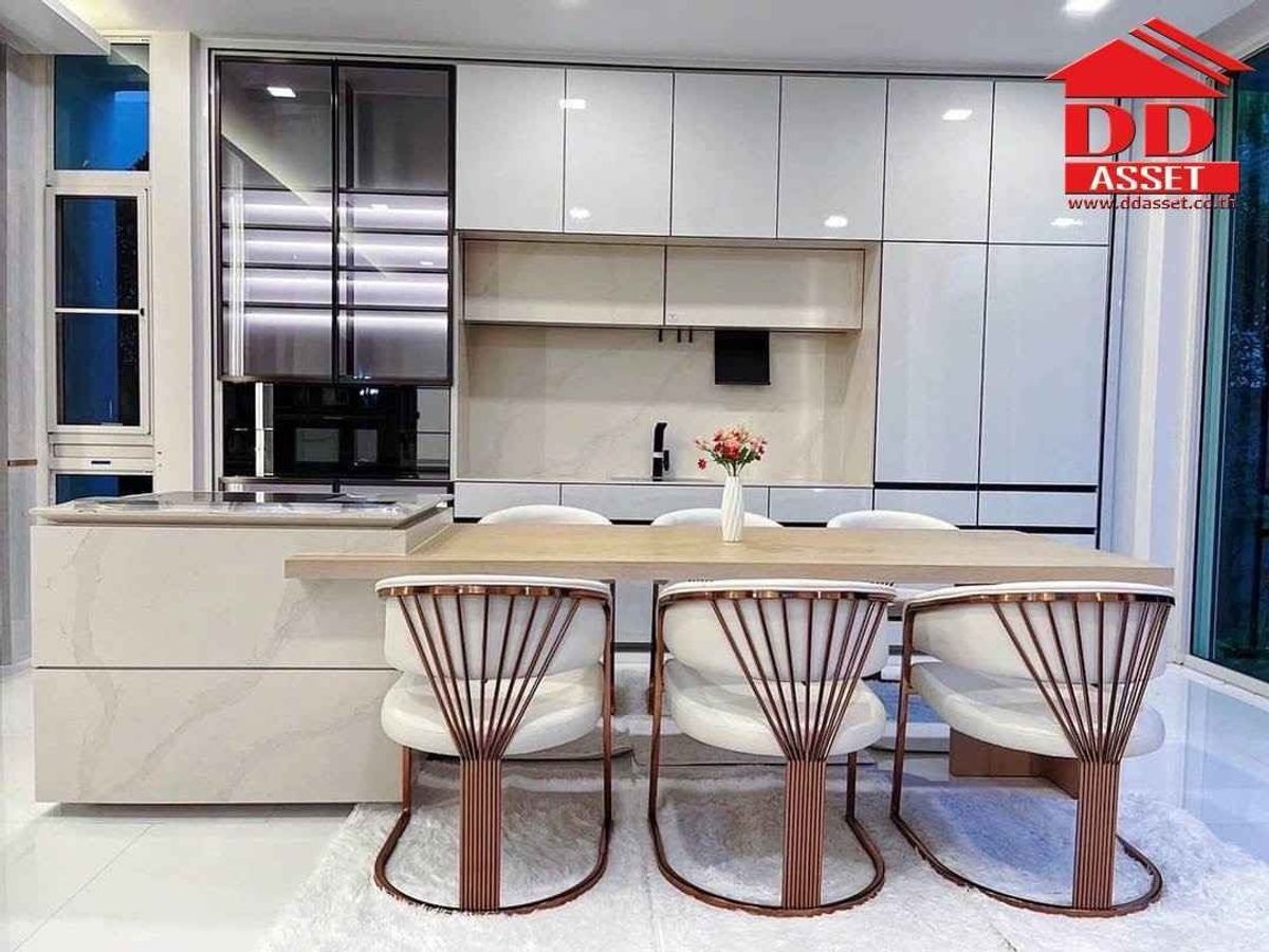 ให้เช่าบ้านเลียบทางด่วนรามอินทรา : For Rent บ้าน 3 ชั้น มีลิฟต์ โครงการ Vive เอกมัย รามอินทรา รหัส : H8179