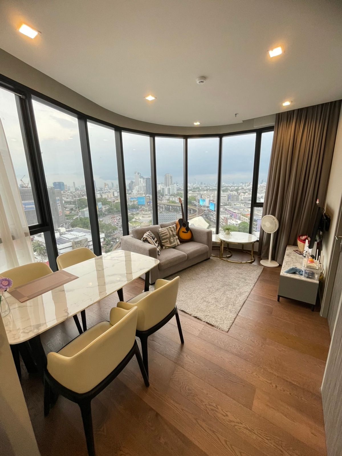 For SaleCondoAri,Anusaowaree : 🔥 Urgent sale !!! Luxury condo in the heart of the city ❤️‍🔥 🏙️ IDEO Q Victory - Luxury Condo in the heart of the Golden Location (2B2B 60SQM) Tel.0970986763 K.VIVI